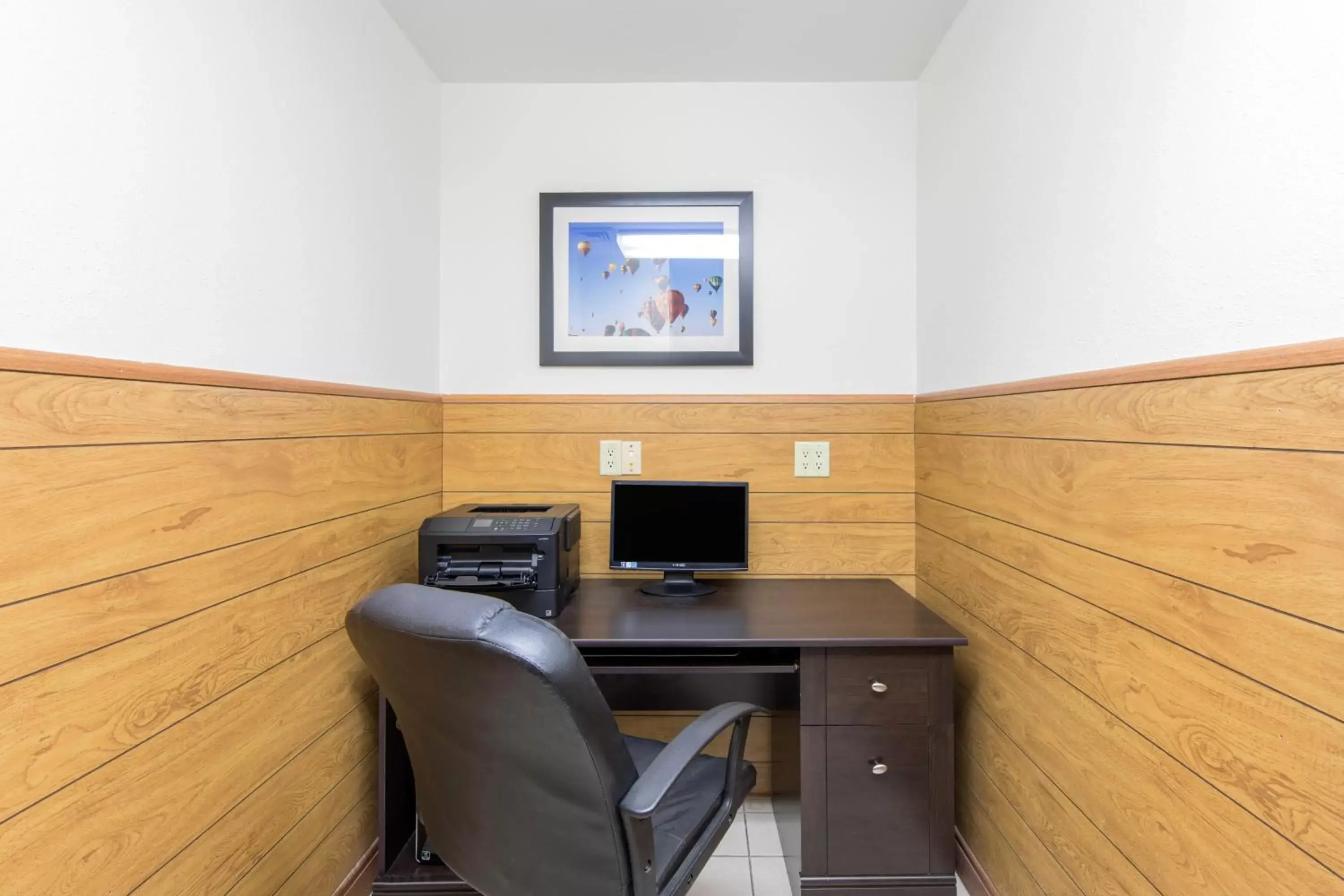 Business facilities, TV/Entertainment Center in Quality Inn & Suites