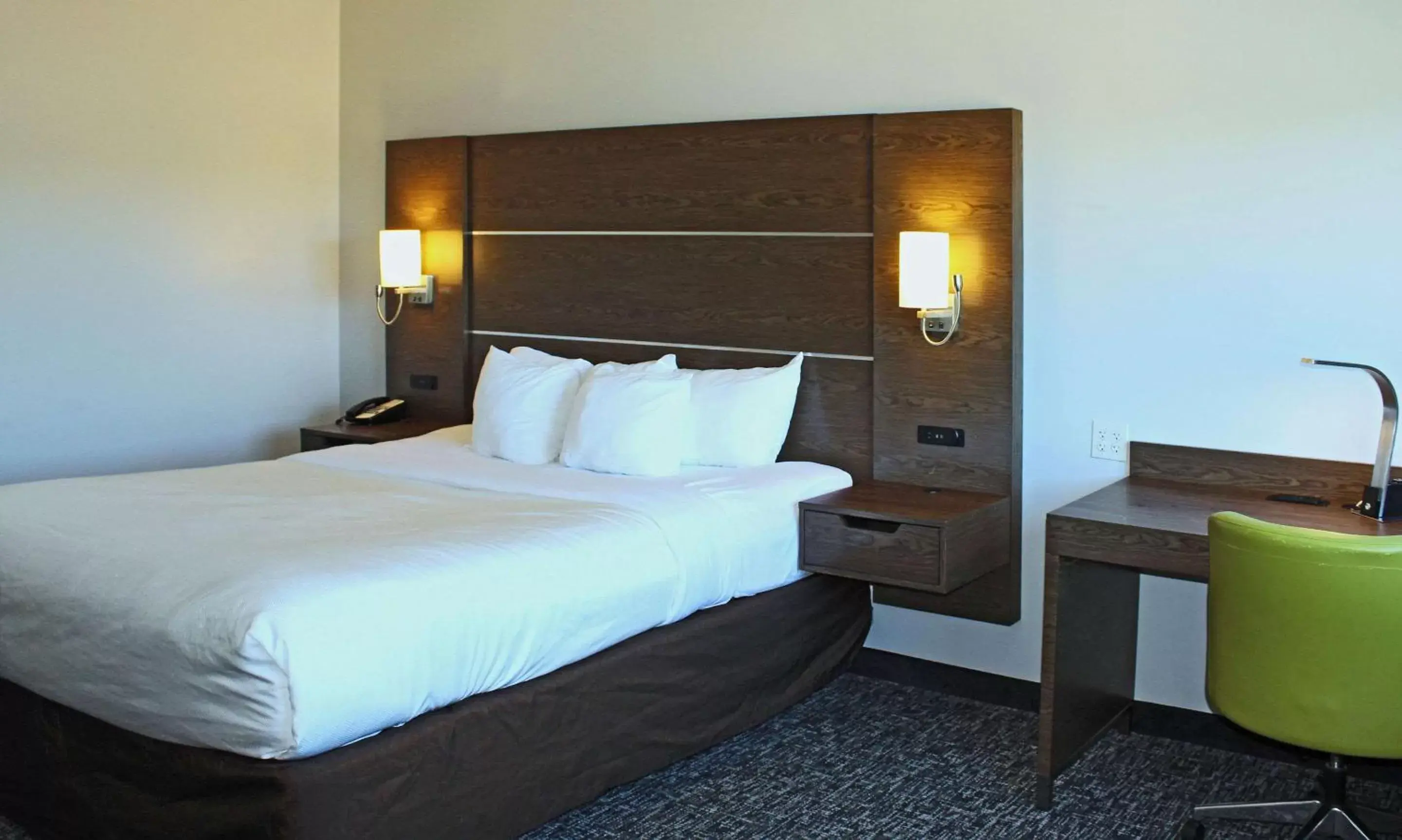 Bedroom, Bed in Comfort Inn and Suites Near Lake Guntersville