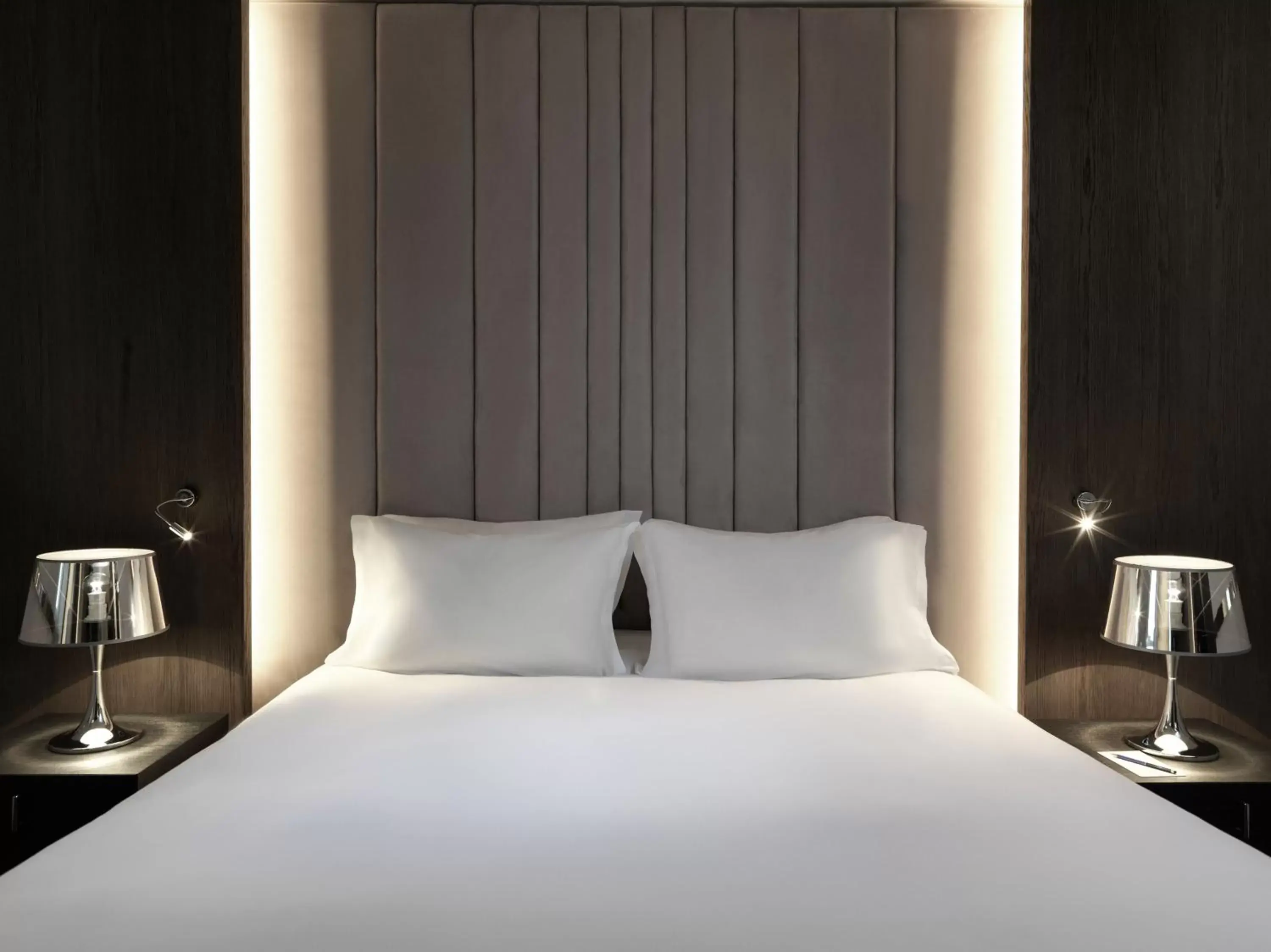 Bed in Sofitel Athens Airport