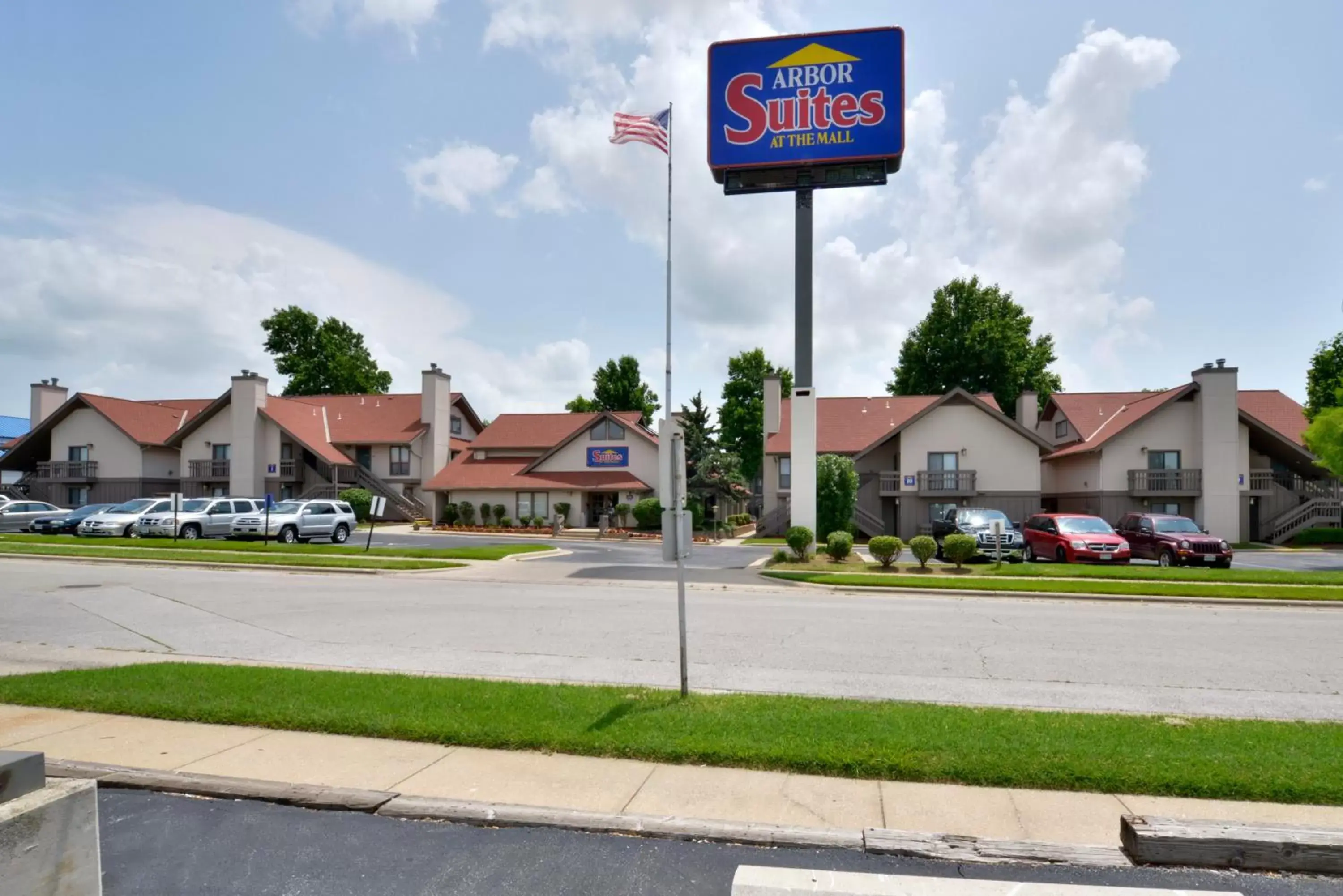 Property Building in Arbor Suites At The Mall