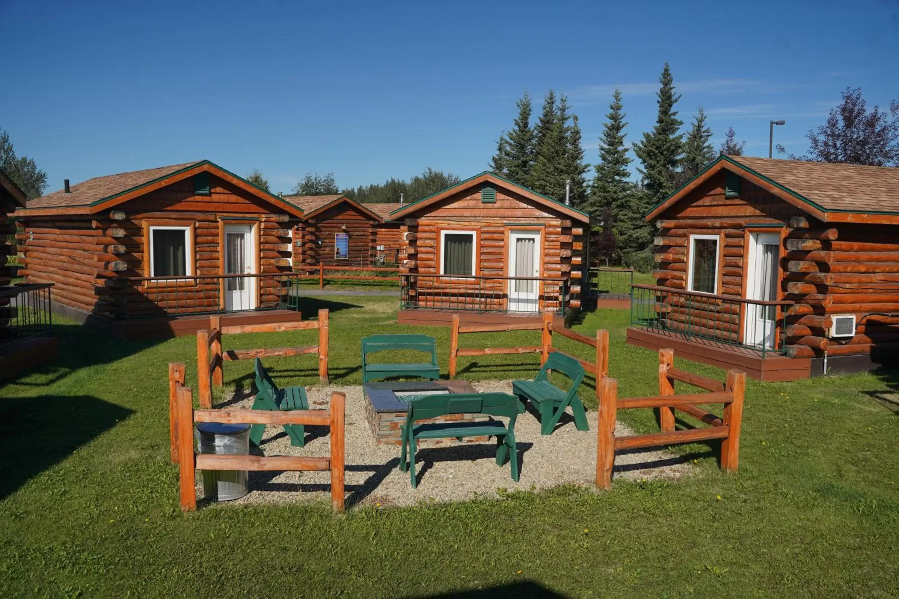 Property Building in Pike's Waterfront Lodge