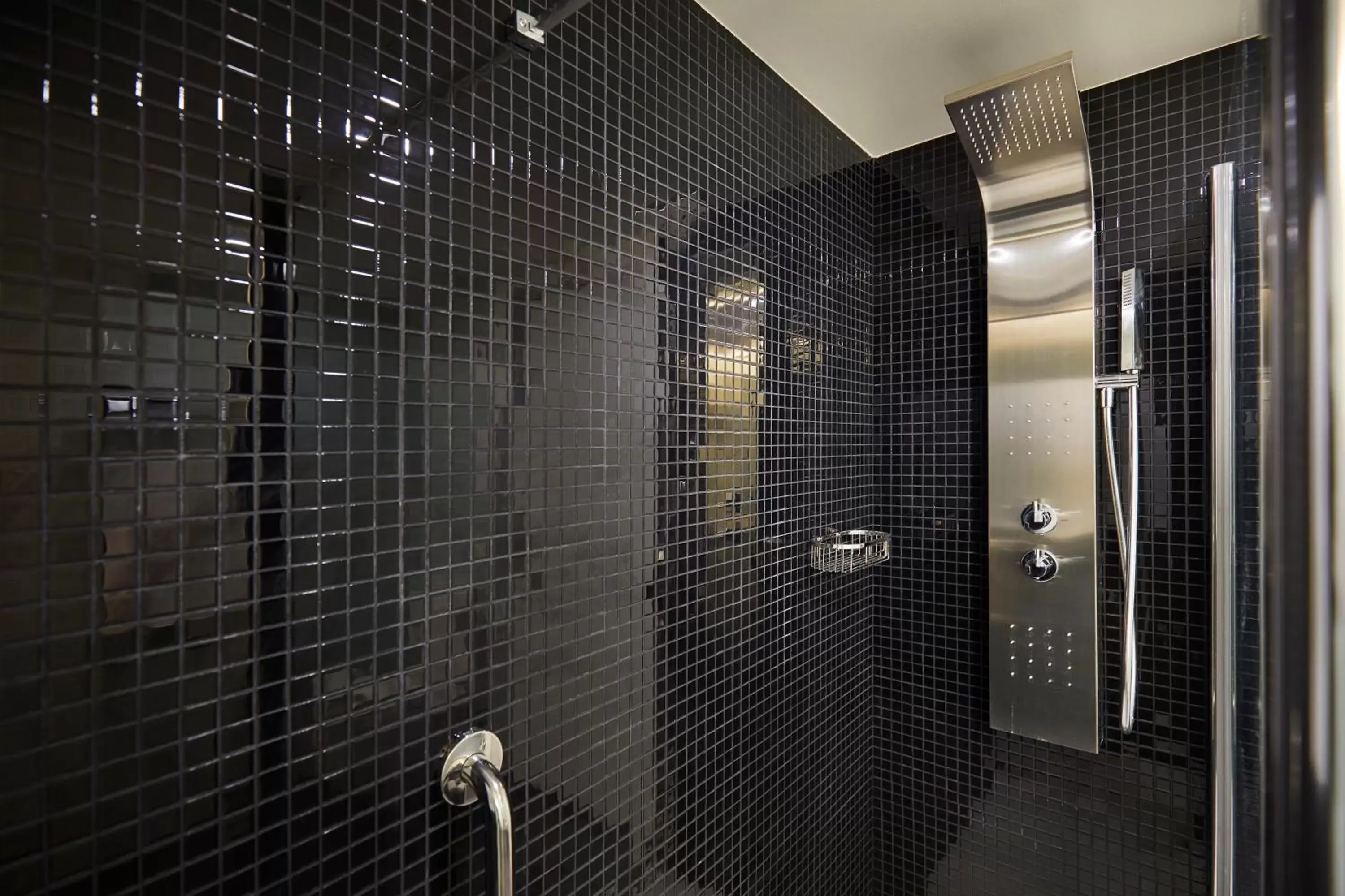 Shower, Bathroom in Exe Plaza Catalunya