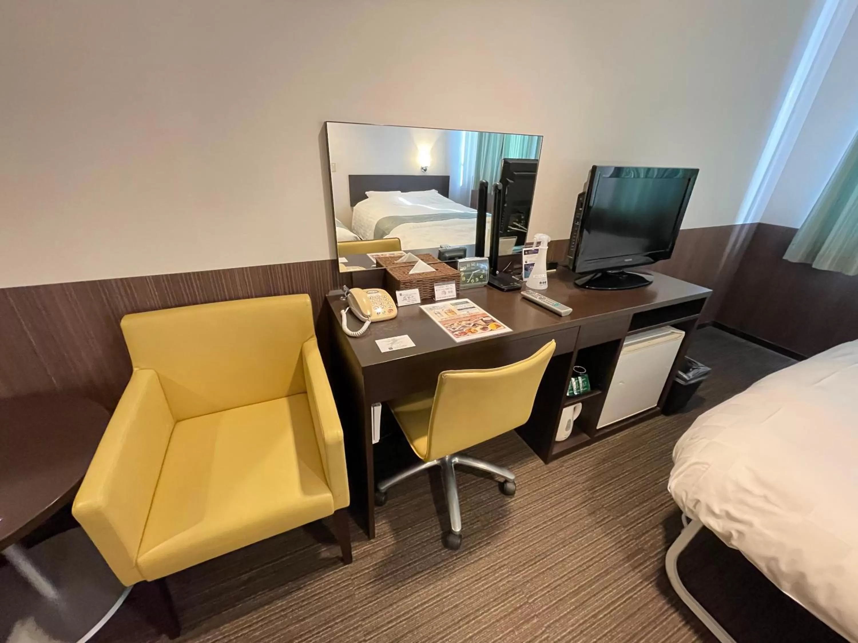 Photo of the whole room, Bed in le Lac HOTEL Otsu Ishiyama