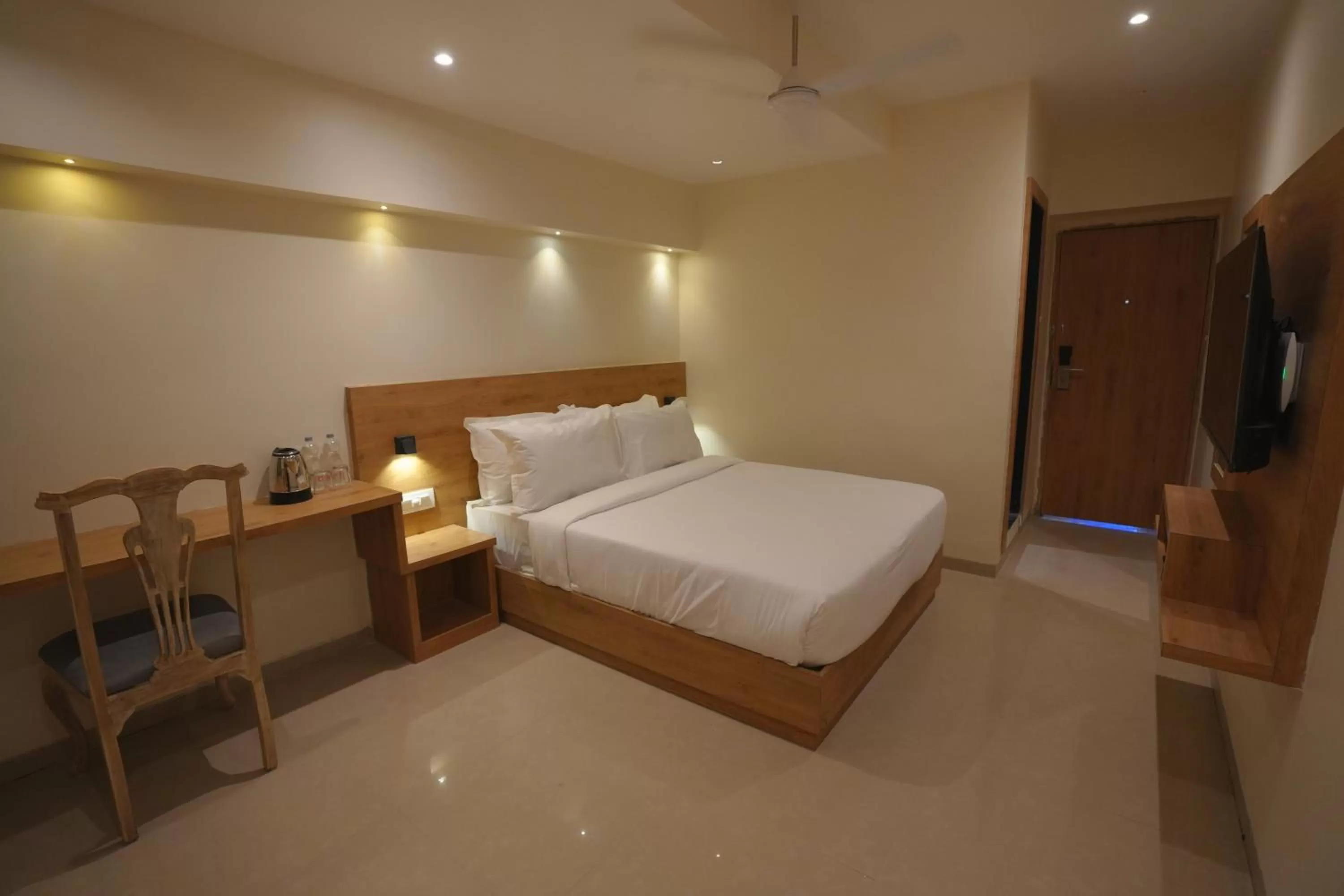 Bed in Arnna Hotel- Goregaon East