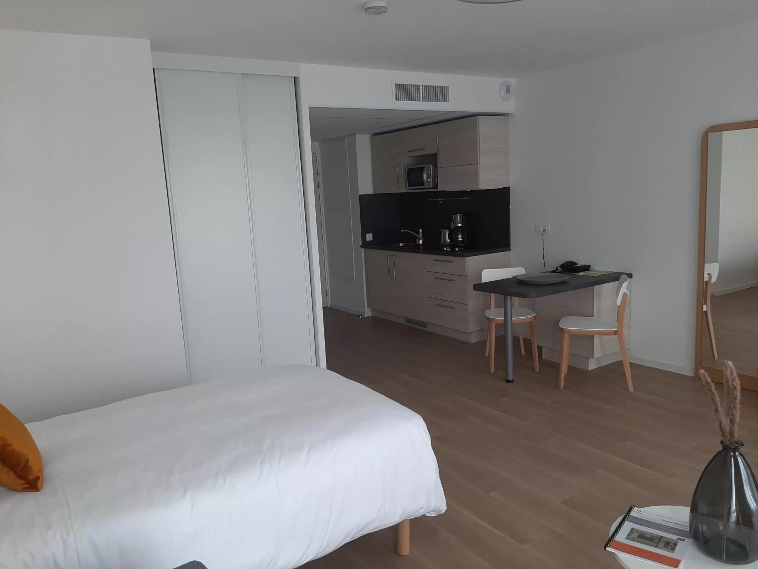 Bedroom, TV/Entertainment Center in DOMITYS L'OPALINE