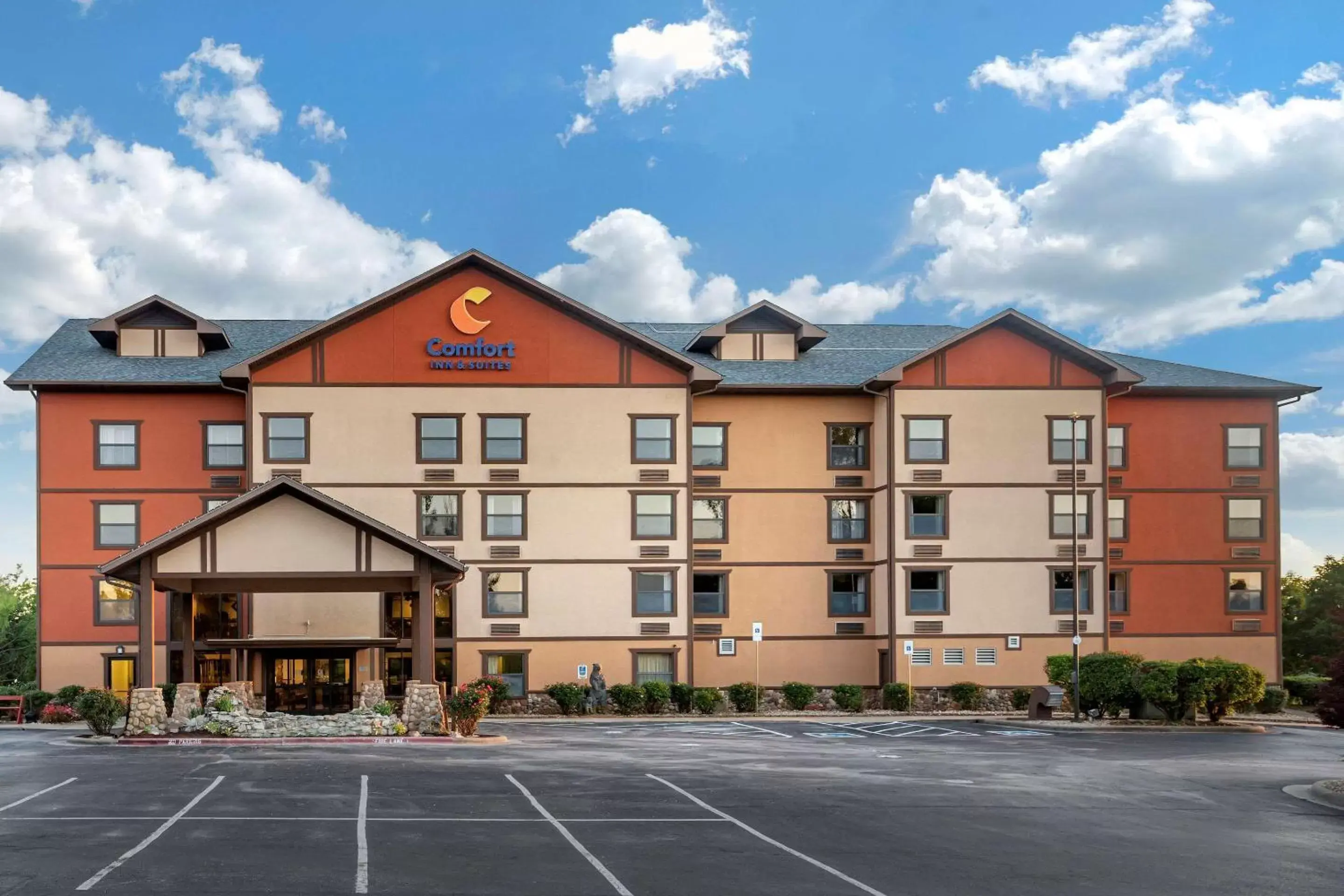Property building in Comfort Inn & Suites Branson Meadows Property building in Comfort Inn & Suites Branson Meadows