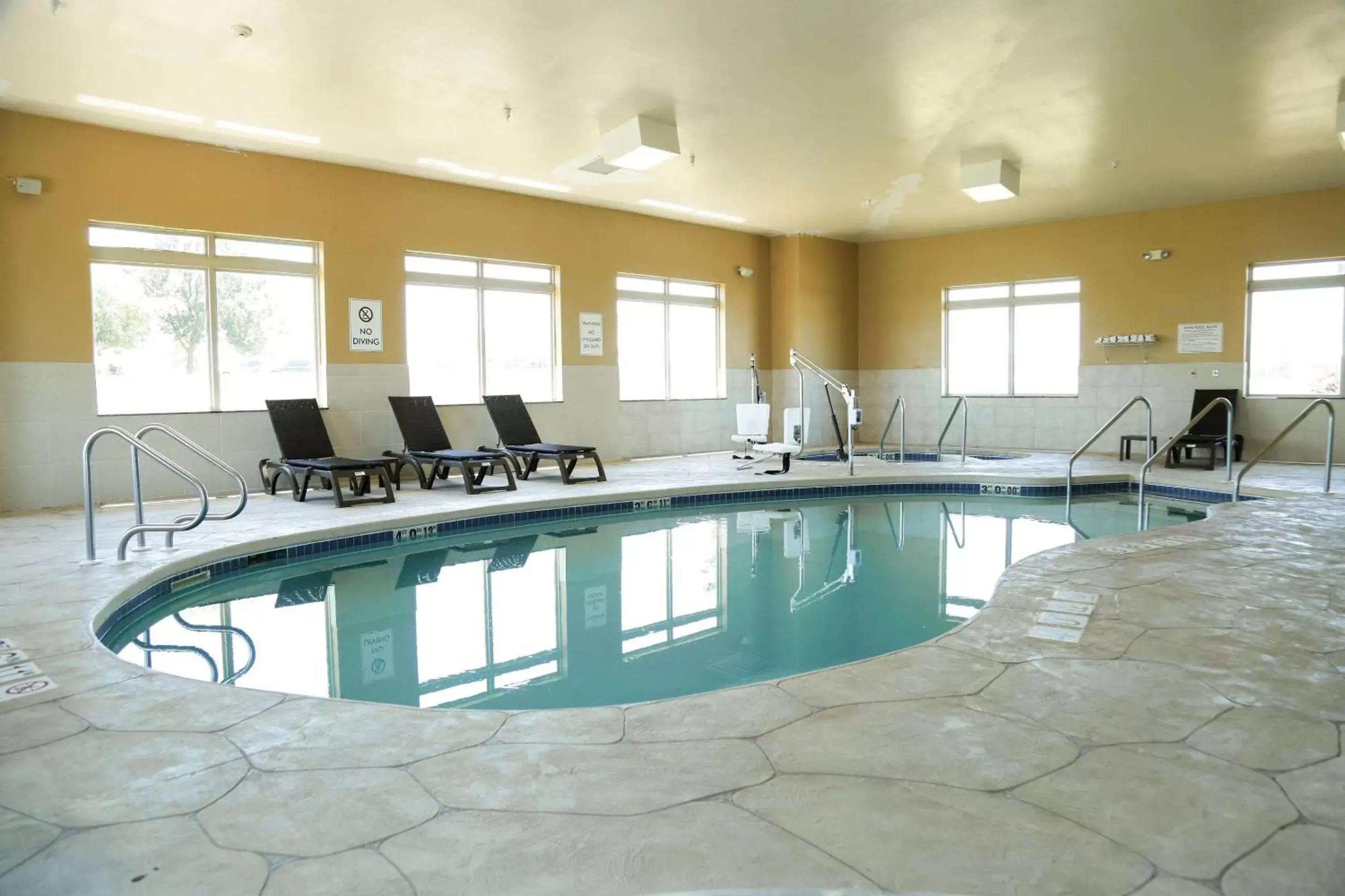 On site, Swimming Pool in Comfort Inn & Suites Grinnell near I-80