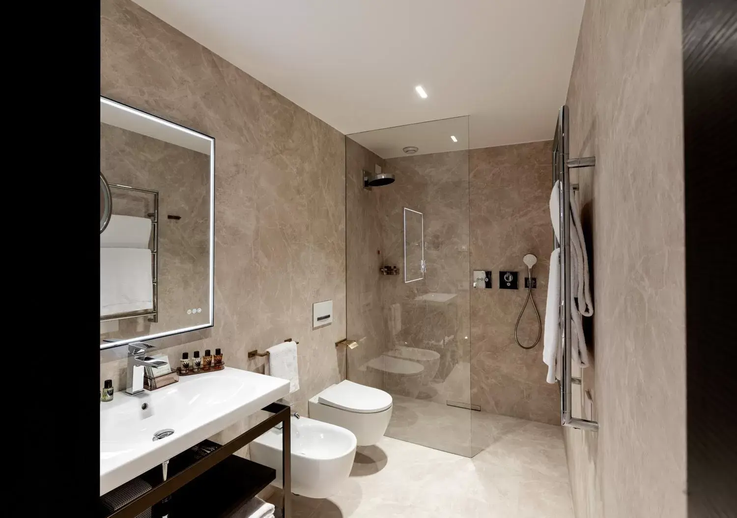 Bathroom in Ceccarini 9 home suite home