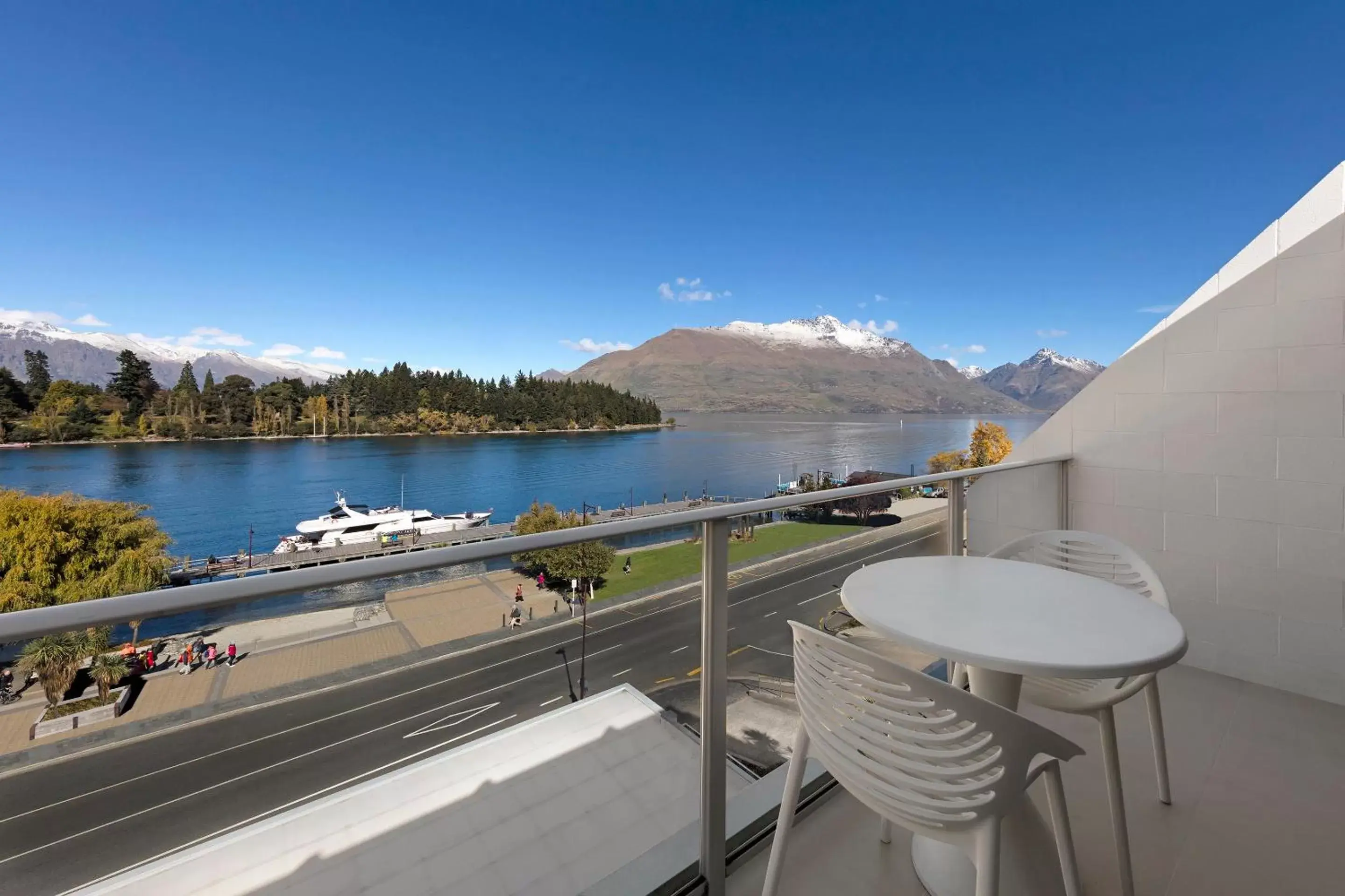 Photo of the whole room, Balcony/Terrace in Crowne Plaza Queenstown, an IHG Hotel