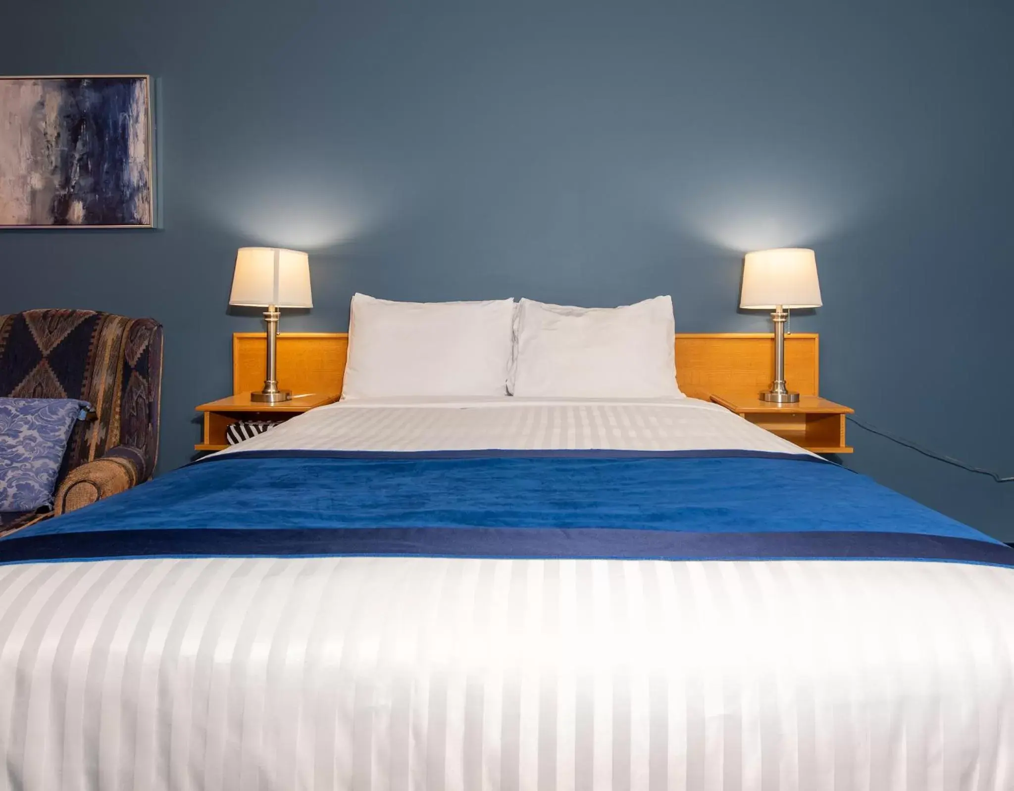 Deluxe Queen Room in Ocean Crest Motel Deluxe Queen Room in Ocean Crest Motel