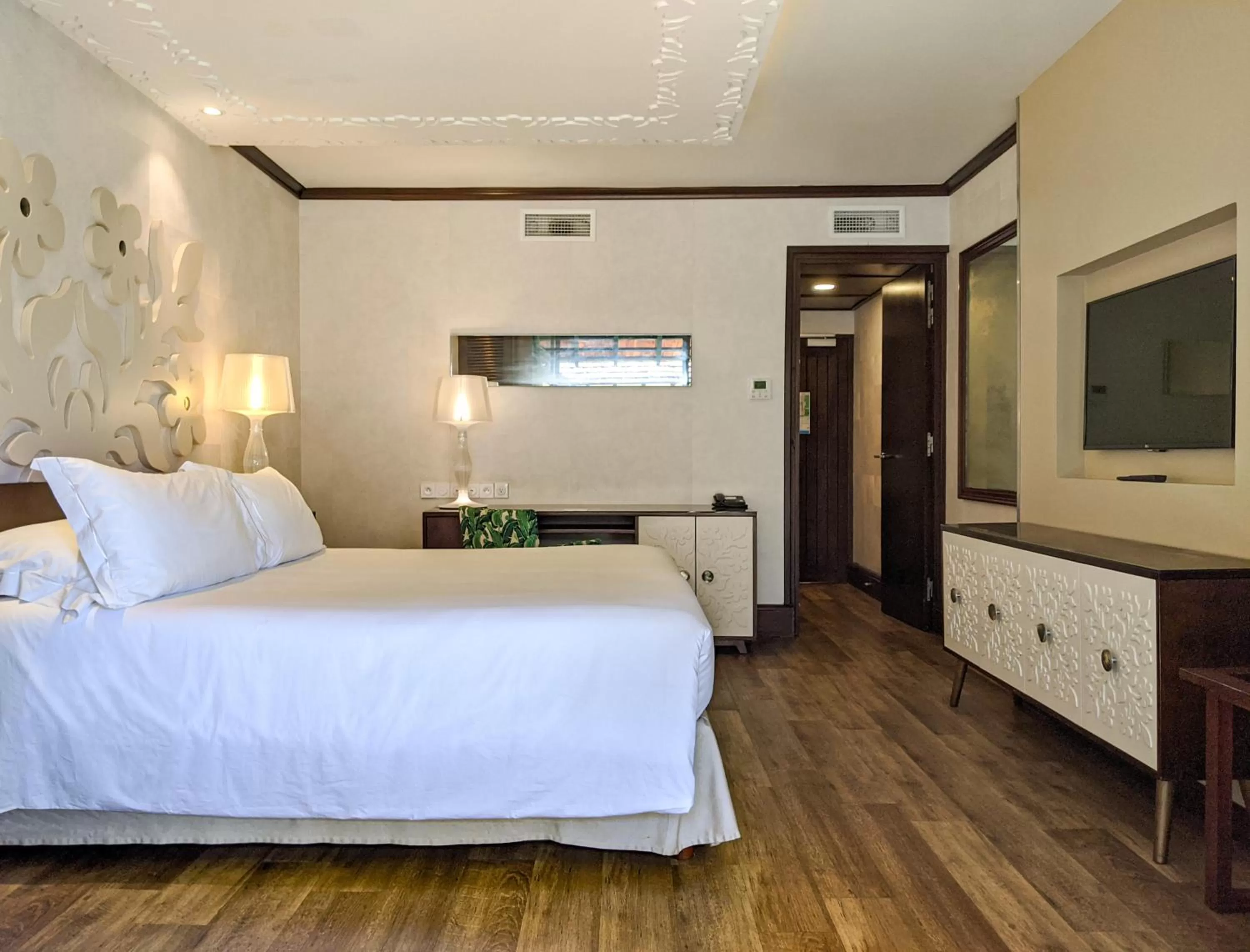 Photo of the whole room, Bed in InterContinental Tahiti Resort & Spa by IHG