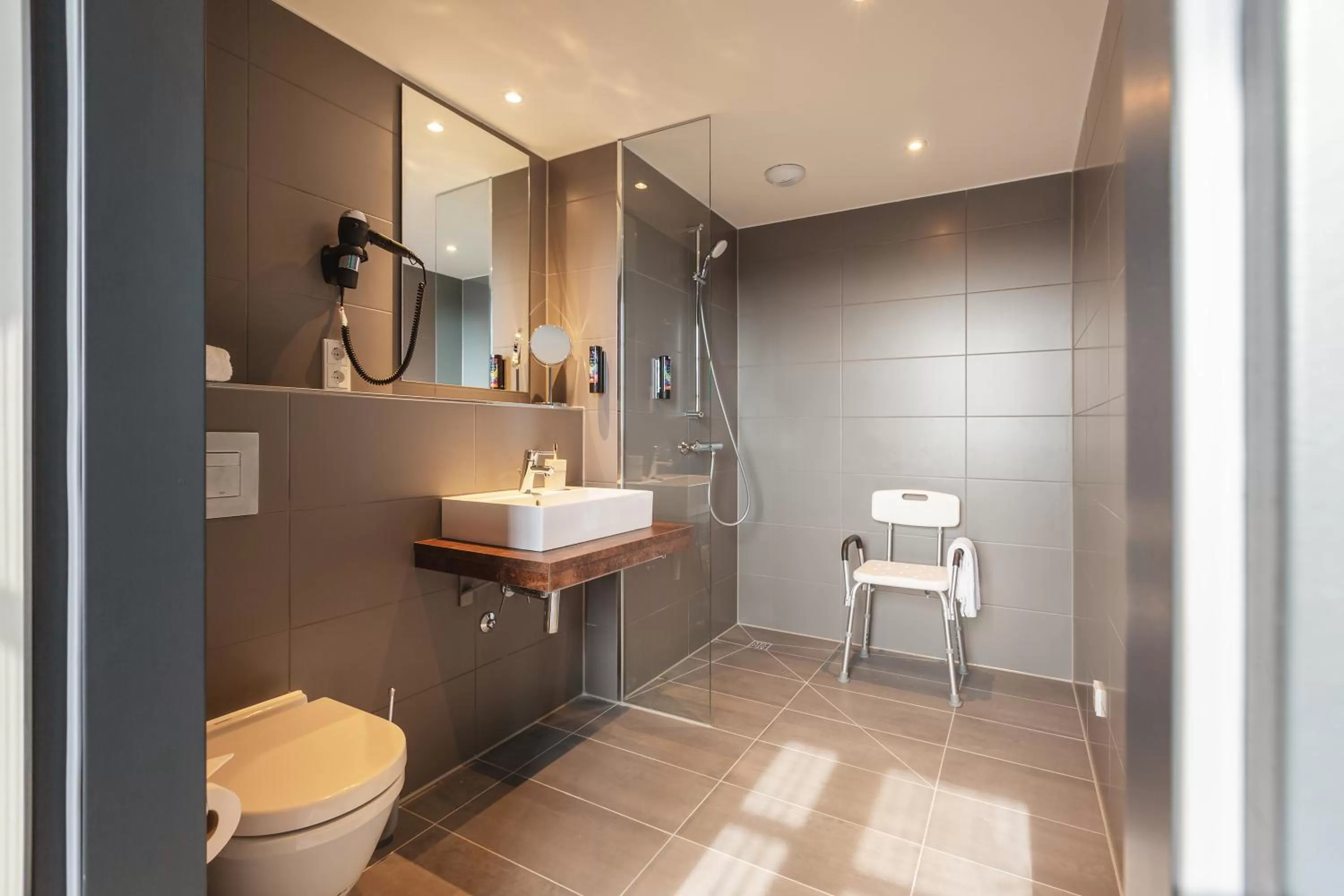 Shower in Holiday Inn - the niu, Bricks Hamburg Eppendorf by IHG