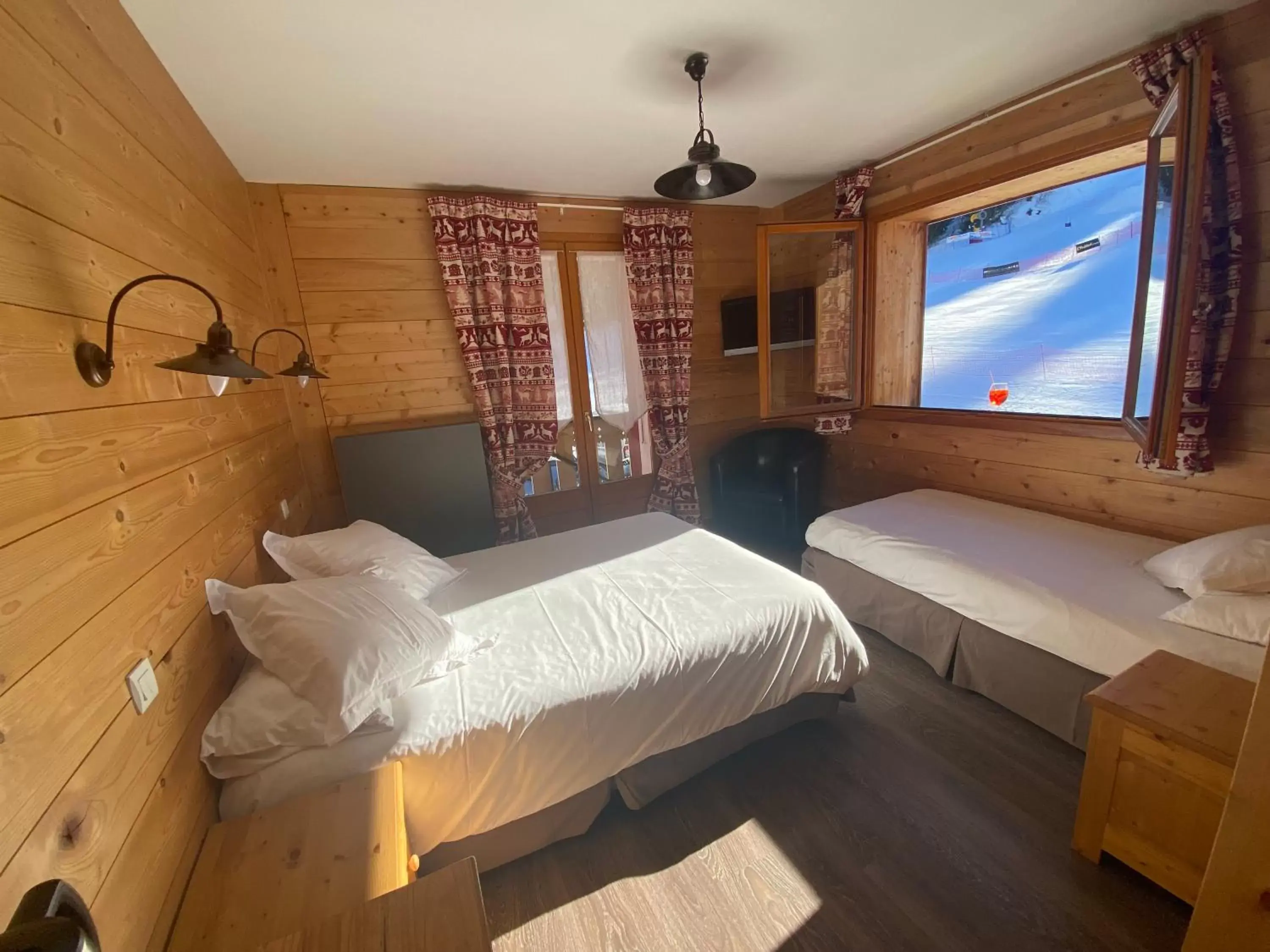 Bedroom, Bed in Le Schuss