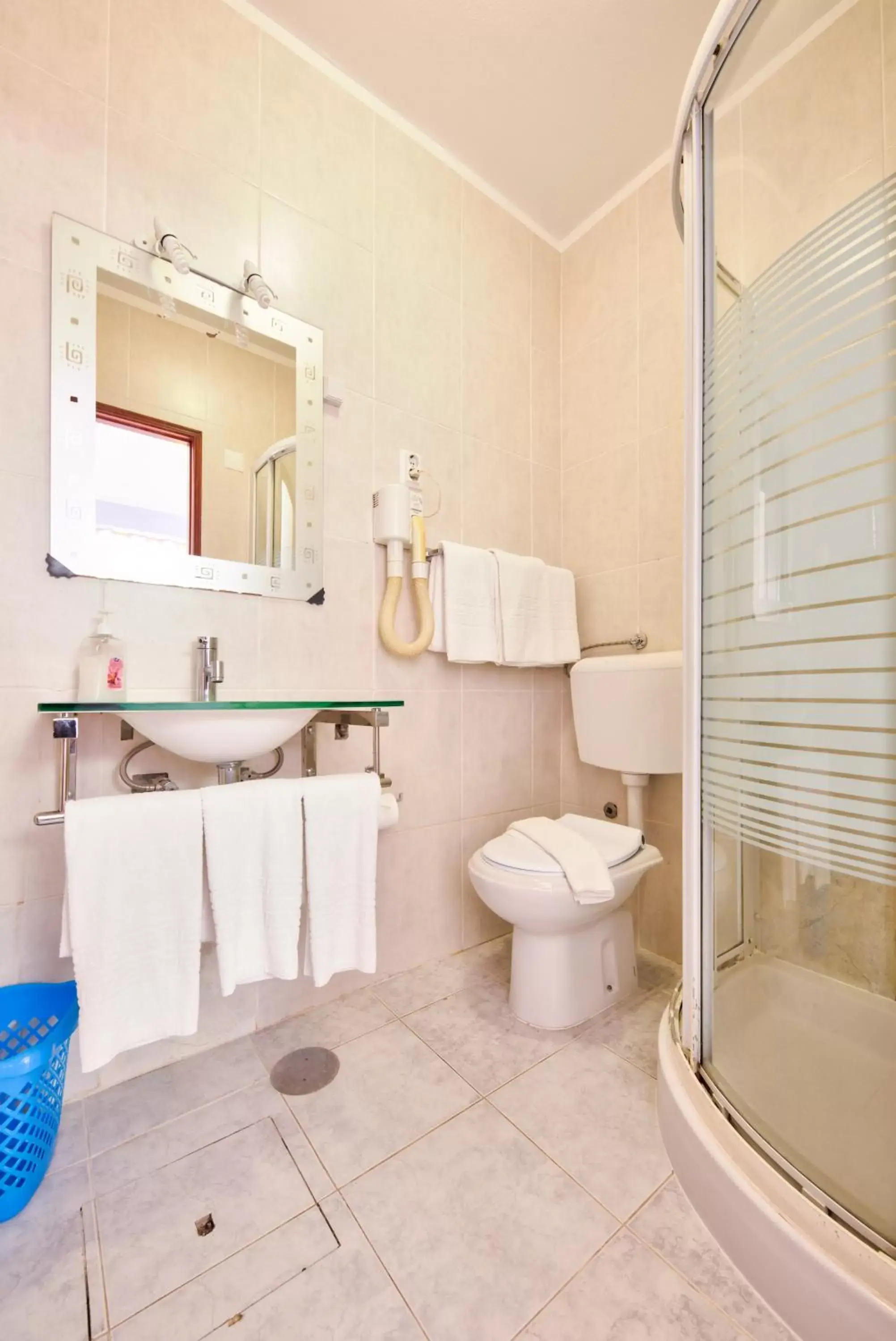 Toilet, Bathroom in Hotel Palmeira