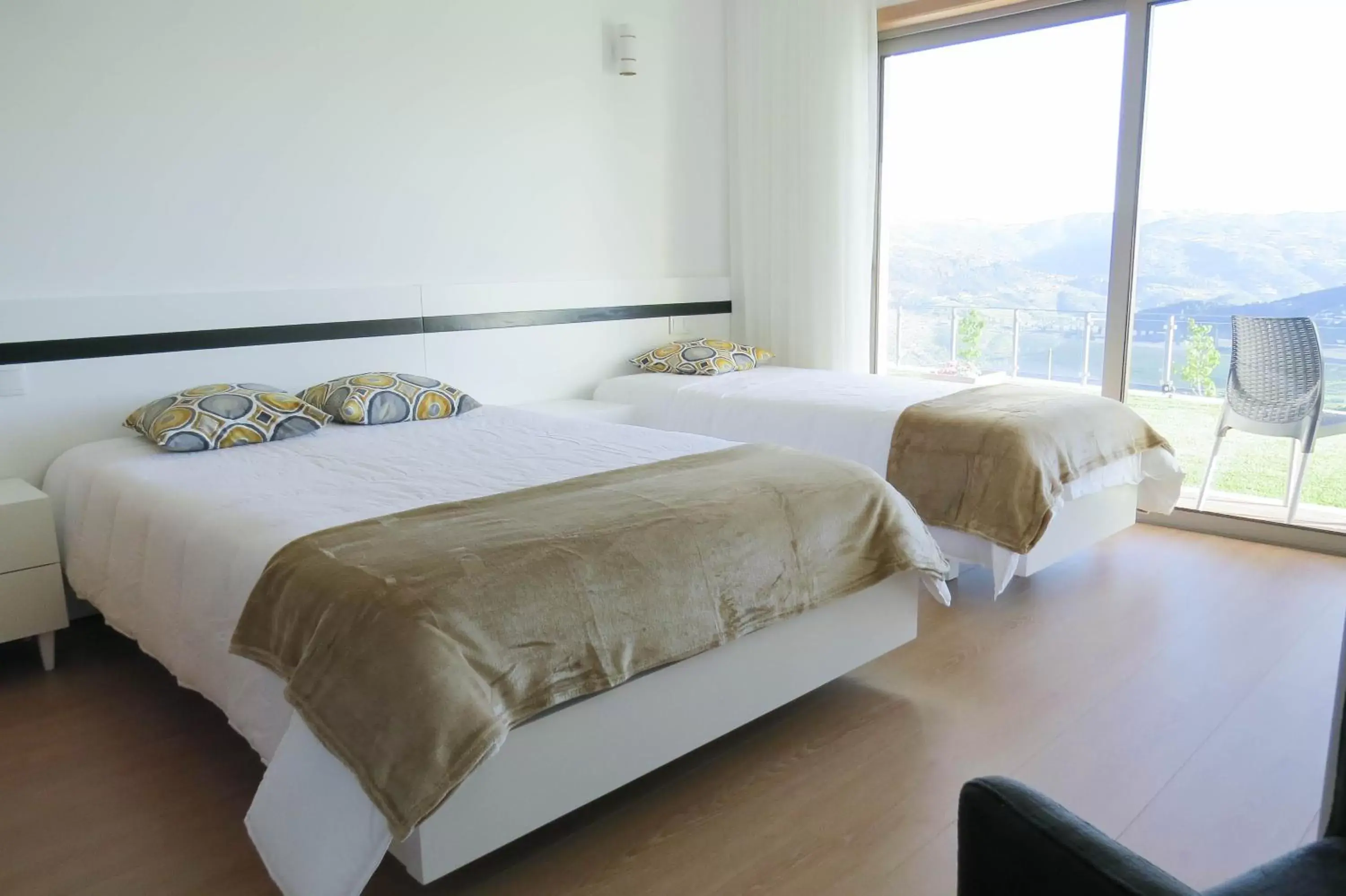 Photo of the whole room, Bed in Casa Miradouro