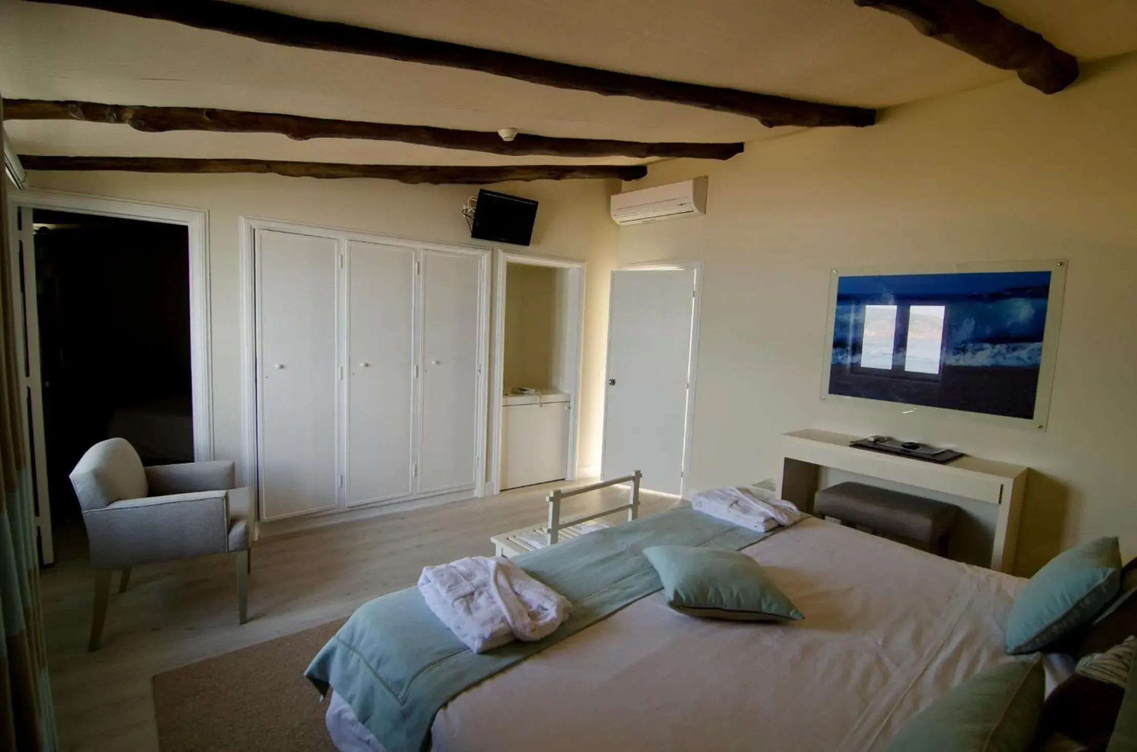 Fortress Room with Sea View in Estalagem Muchaxo Hotel