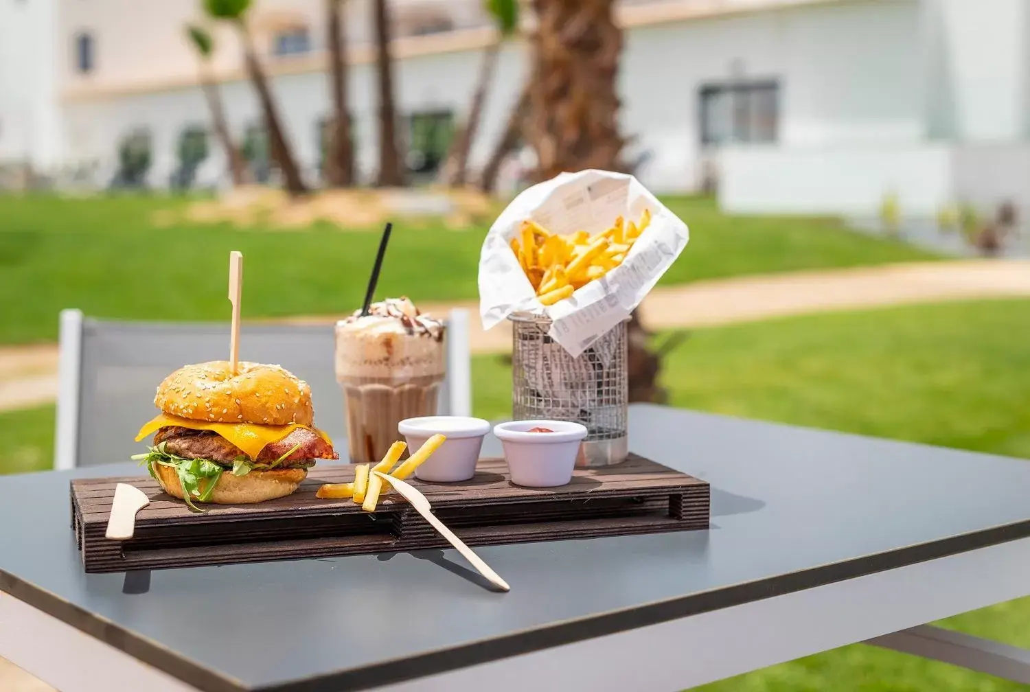 Food and drinks in Regency Salgados Hotel & Spa