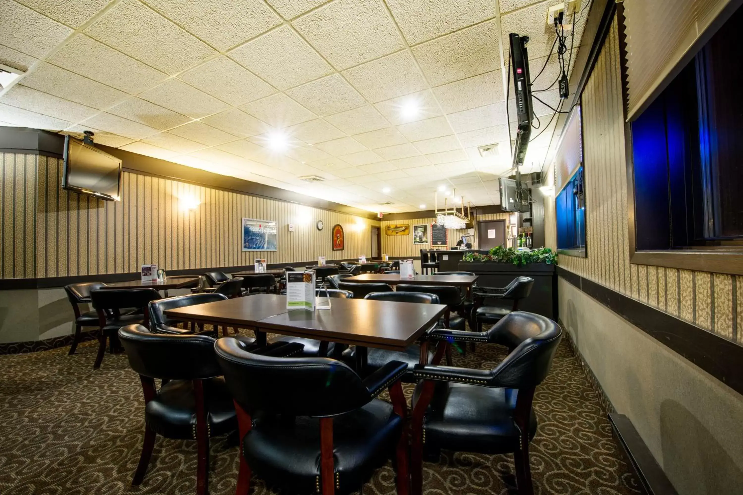 Lounge or bar, Restaurant/Places to Eat in Victoria Inn Flin Flon