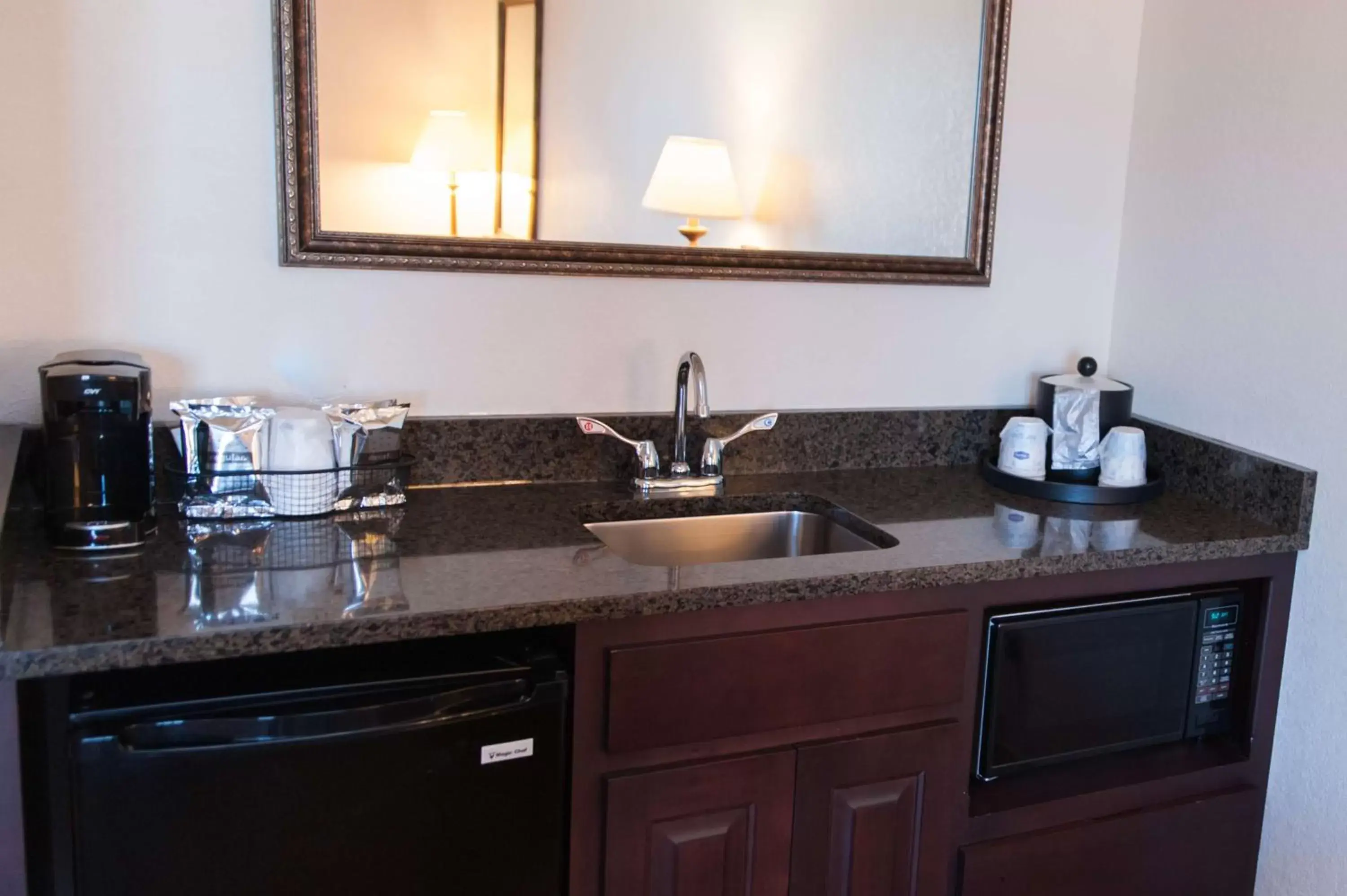 Kitchen or kitchenette, Kitchen/Kitchenette in Hampton Inn - North Platte