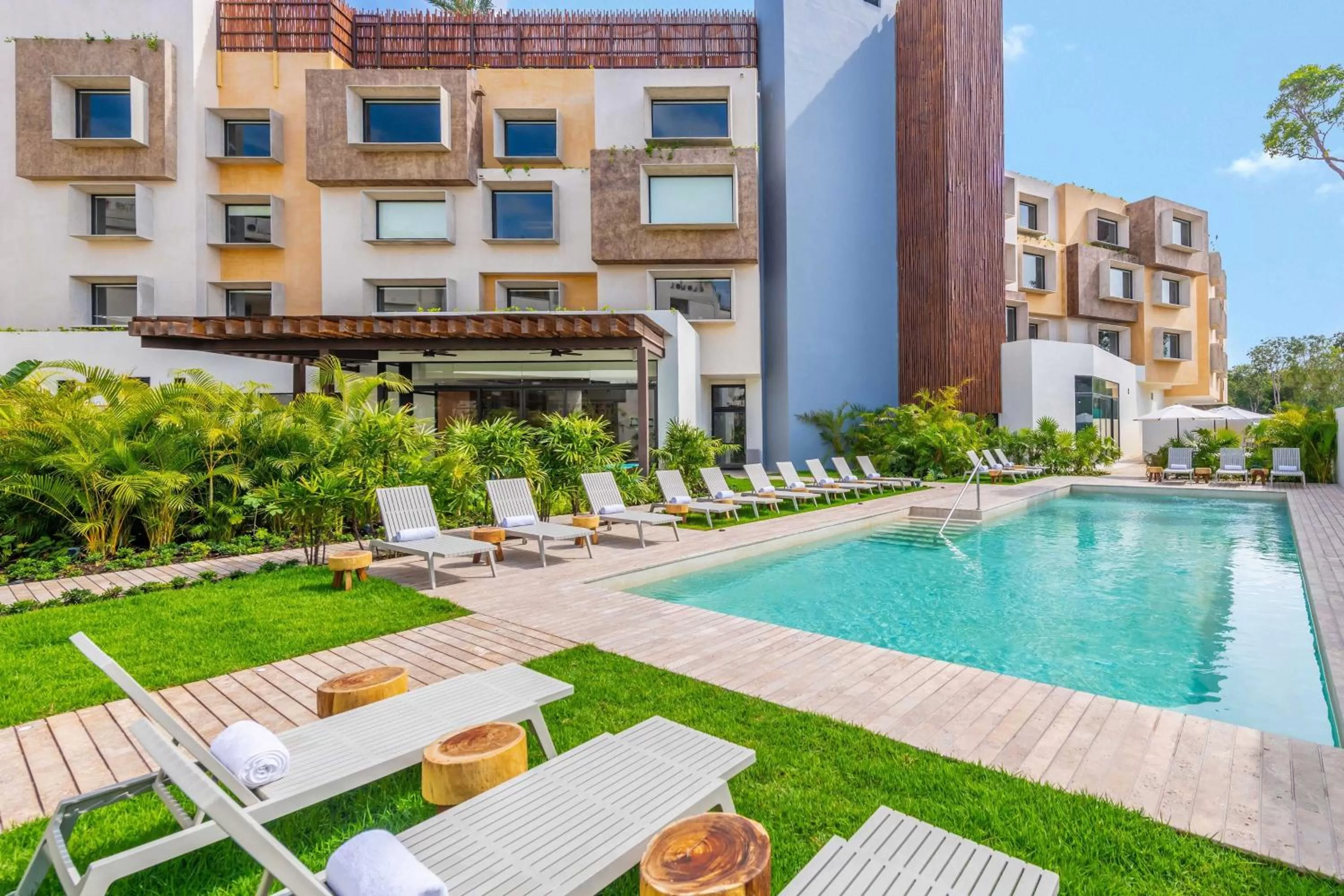 Swimming pool in Aloft Tulum