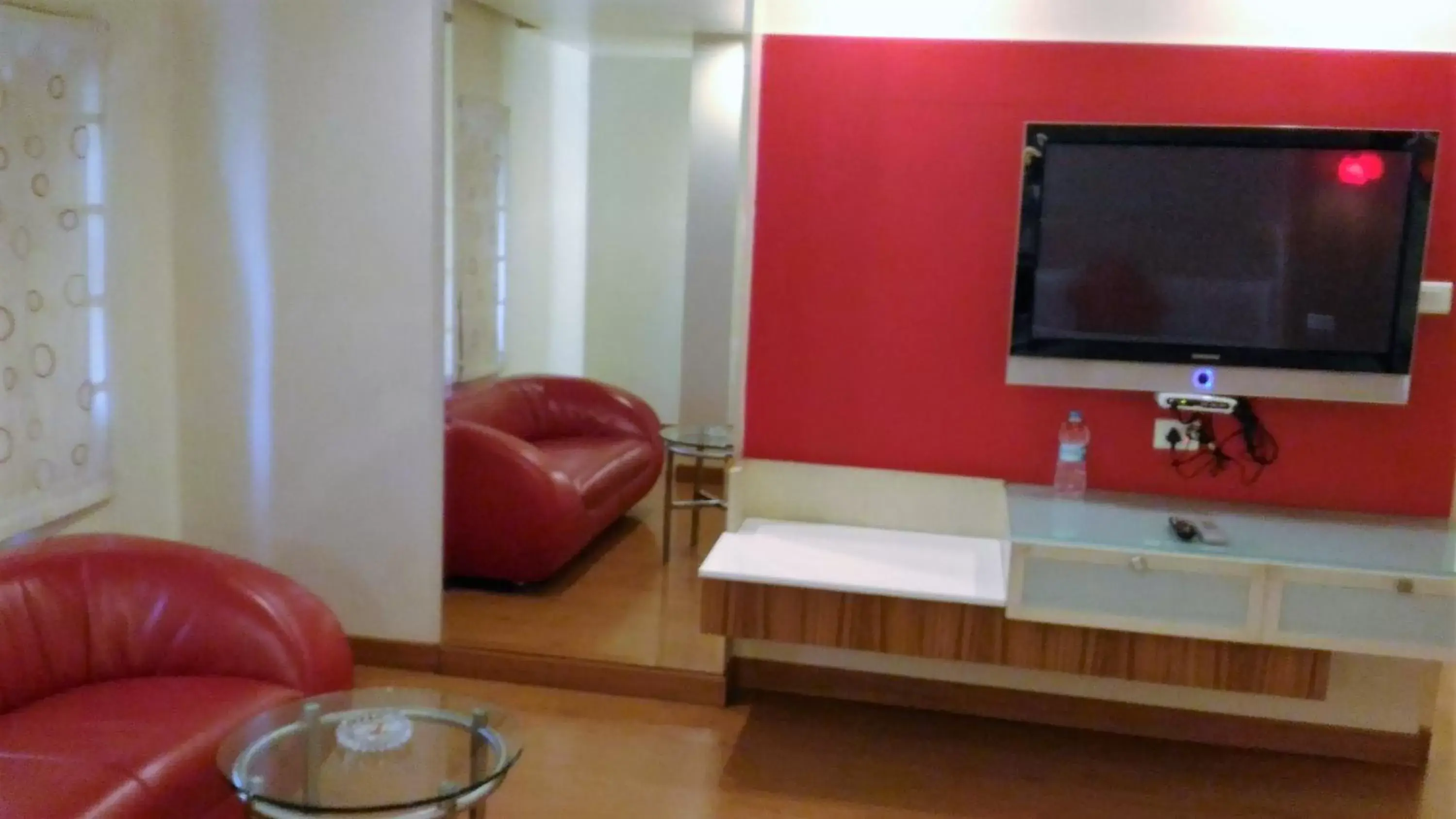 TV and multimedia, TV/Entertainment Center in Taj Tristar