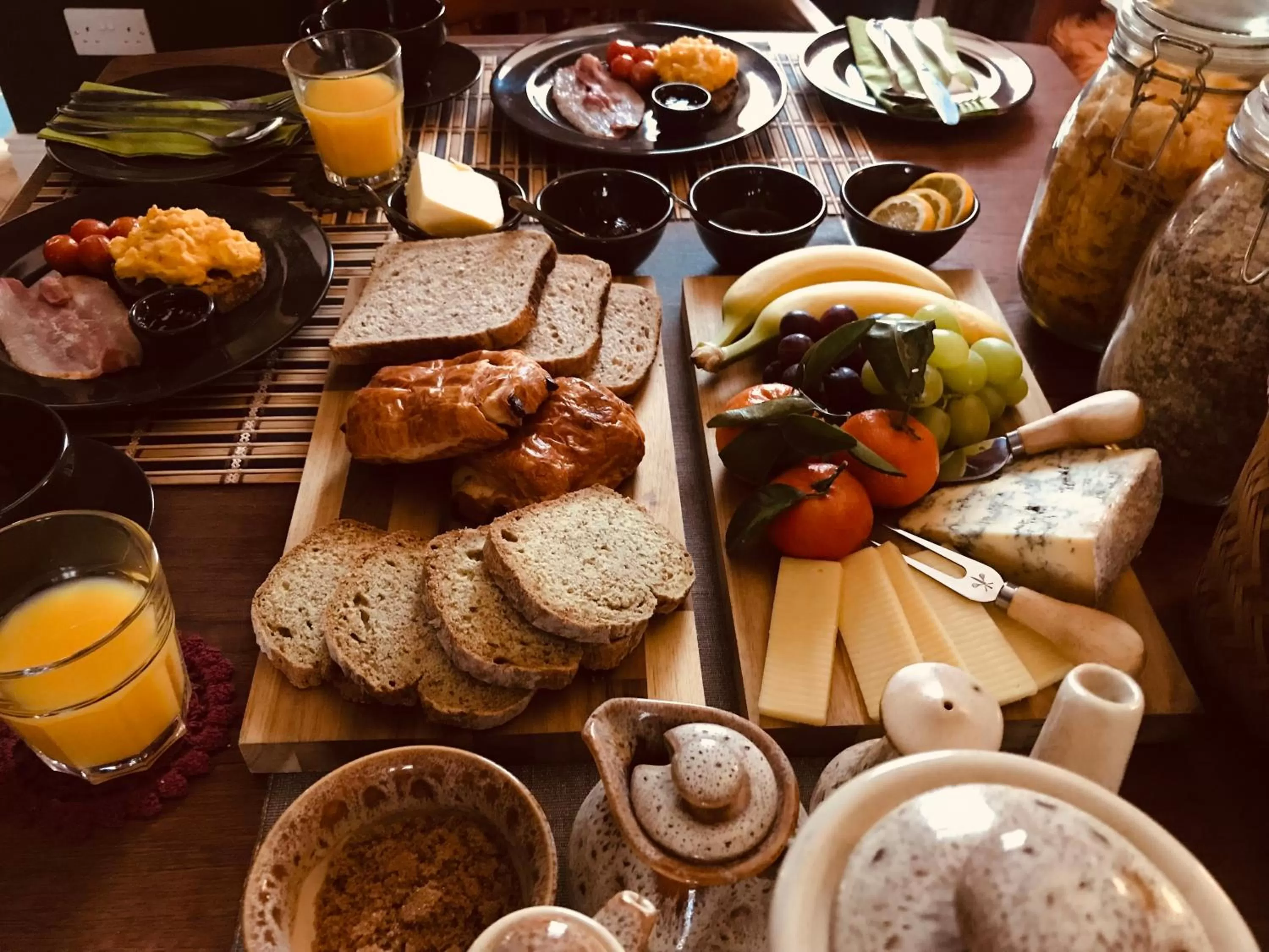 Breakfast in Beautiful B&B On The Park