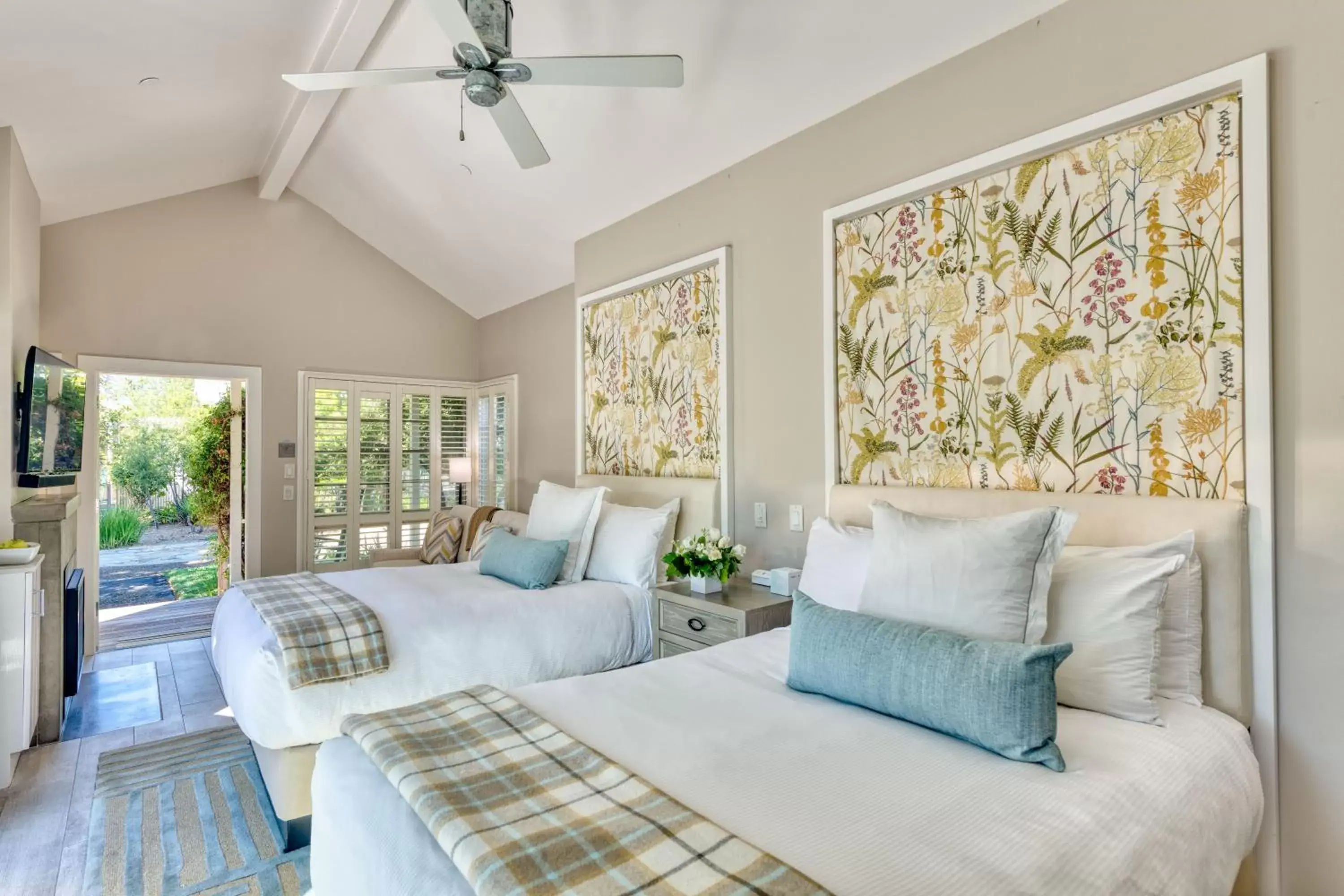 Bed, Seating Area in Carneros Resort and Spa