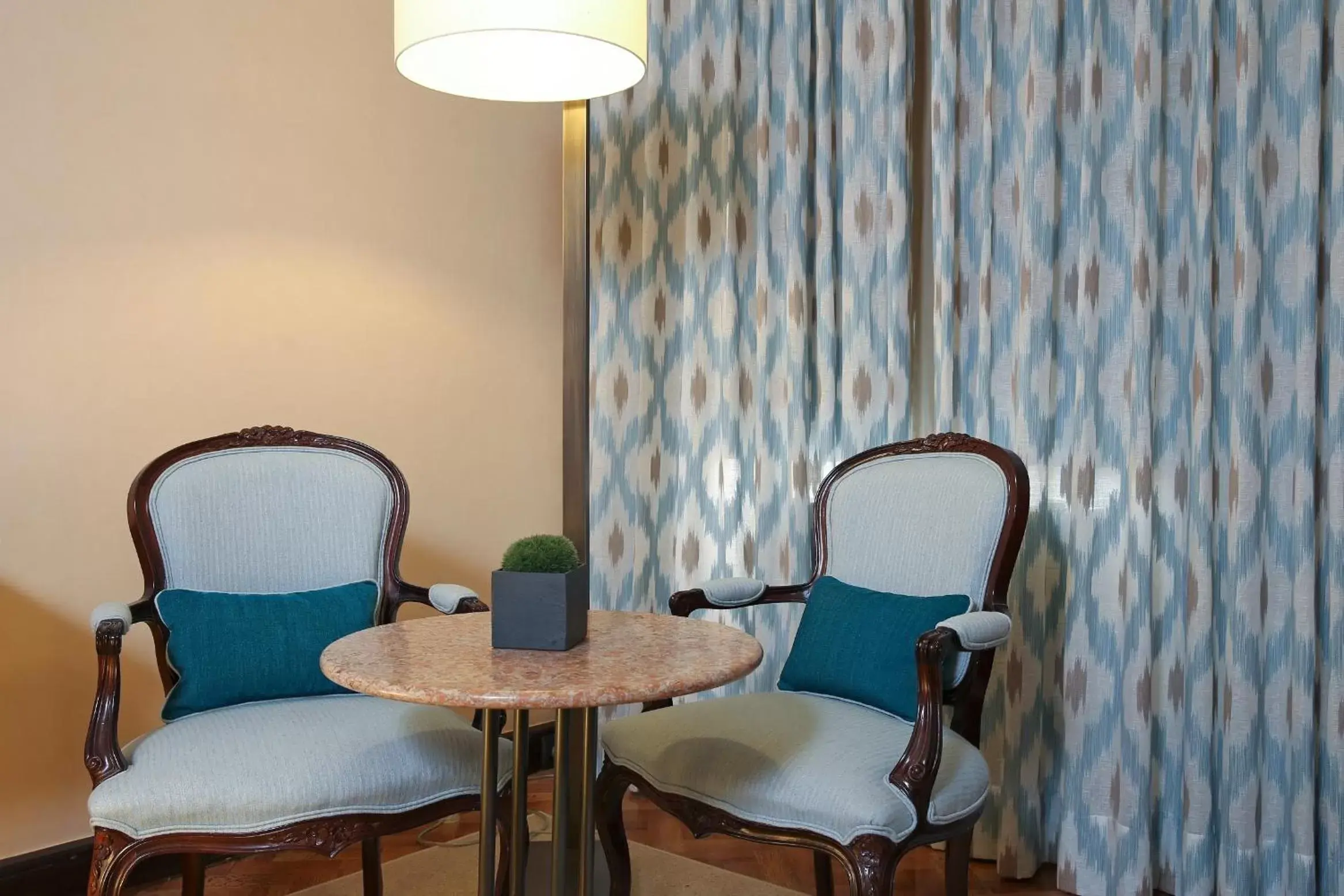 Bedroom, Seating Area in Hotel Lisboa Plaza - Lisbon Heritage Collection - Avenida