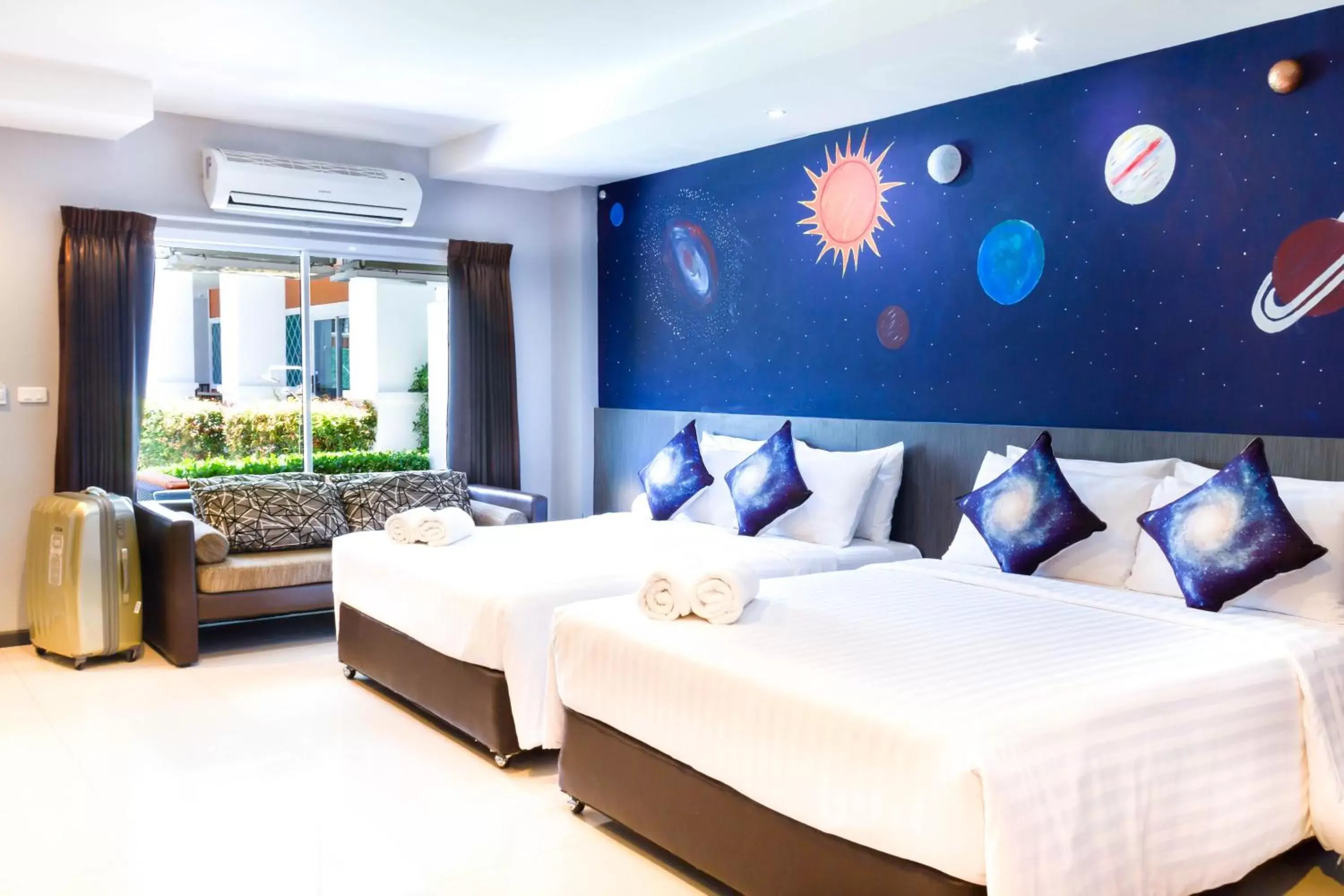 Photo of the whole room, Bed in FX Hotel Pattaya