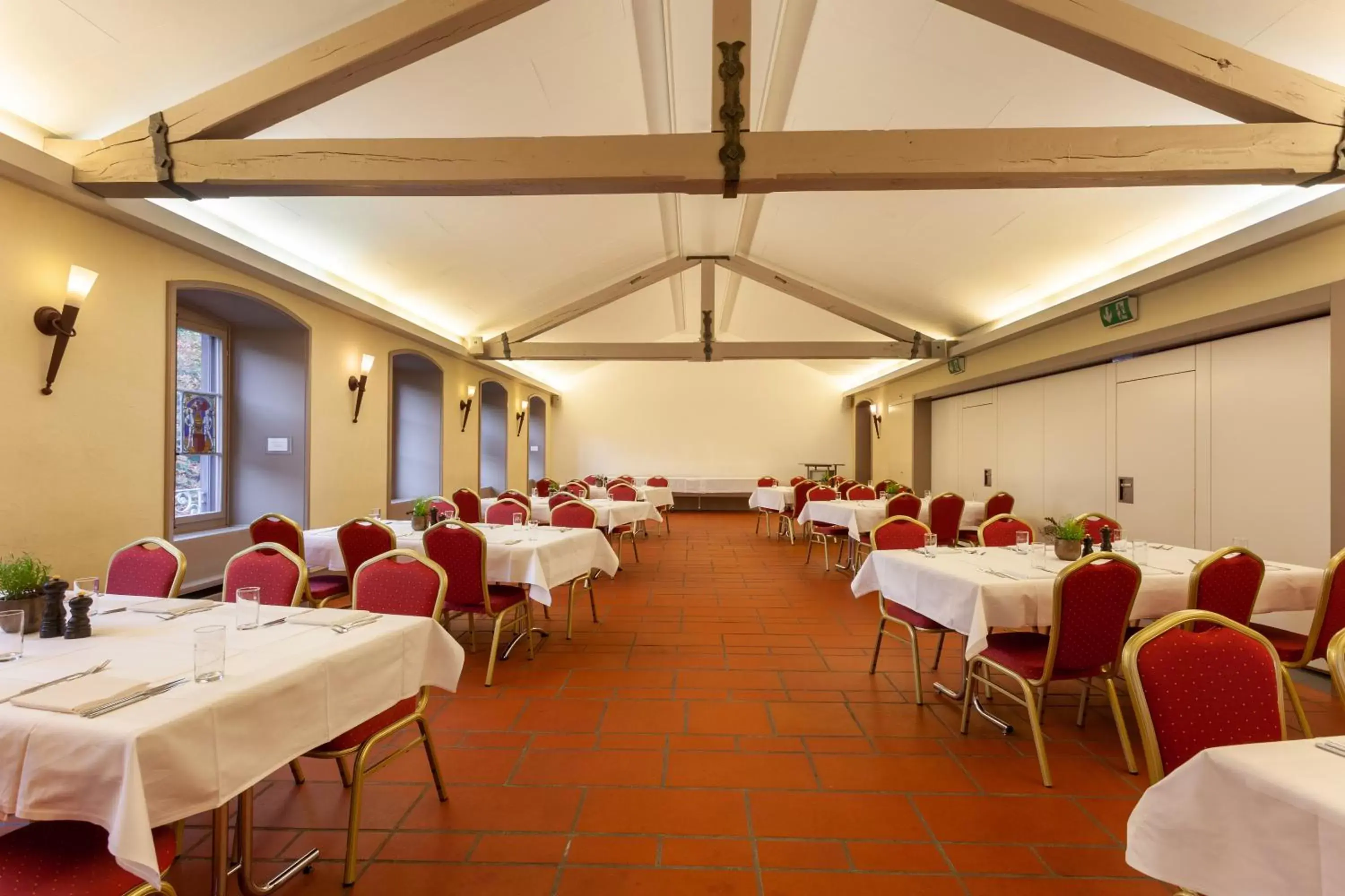 Business facilities, Restaurant/Places to Eat in Wysses Rössli Swiss Quality Hotel