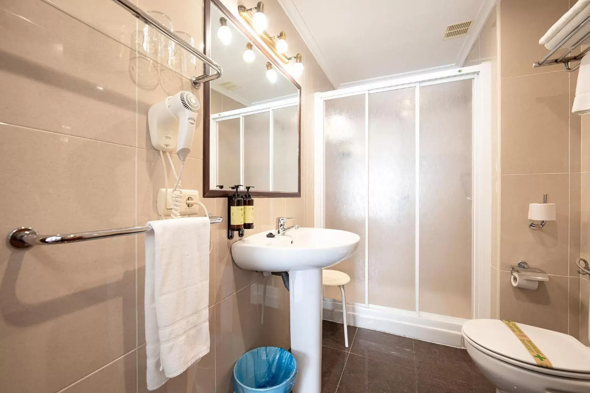 Bathroom in Hotel Puerto de Candás