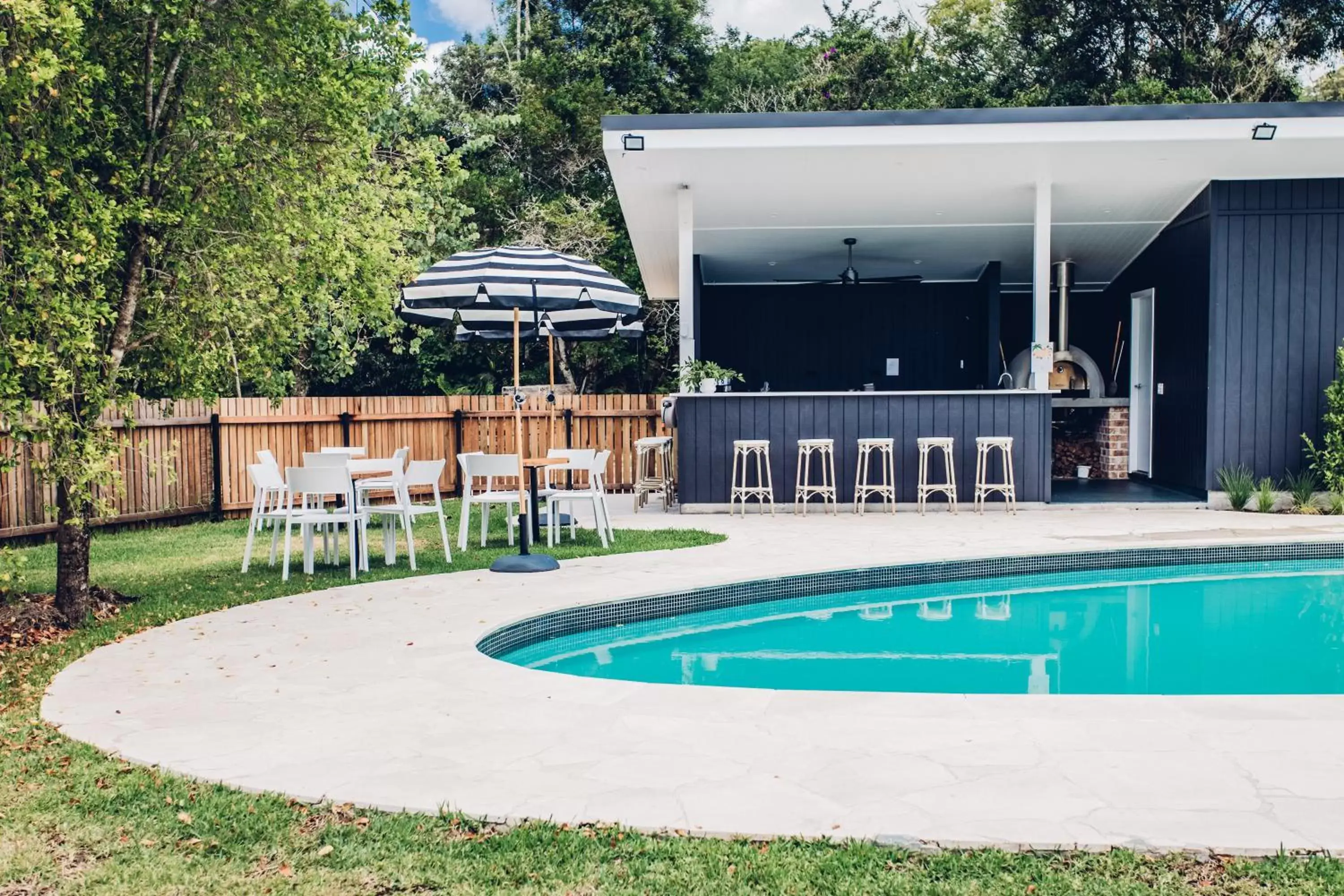 Lounge or bar in The Lodge Bellingen