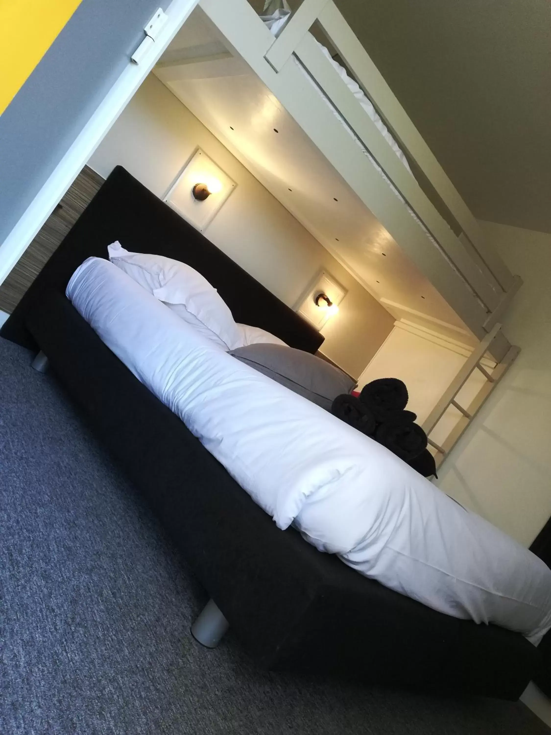 Staff, Bed in Kyriad Direct Saintes