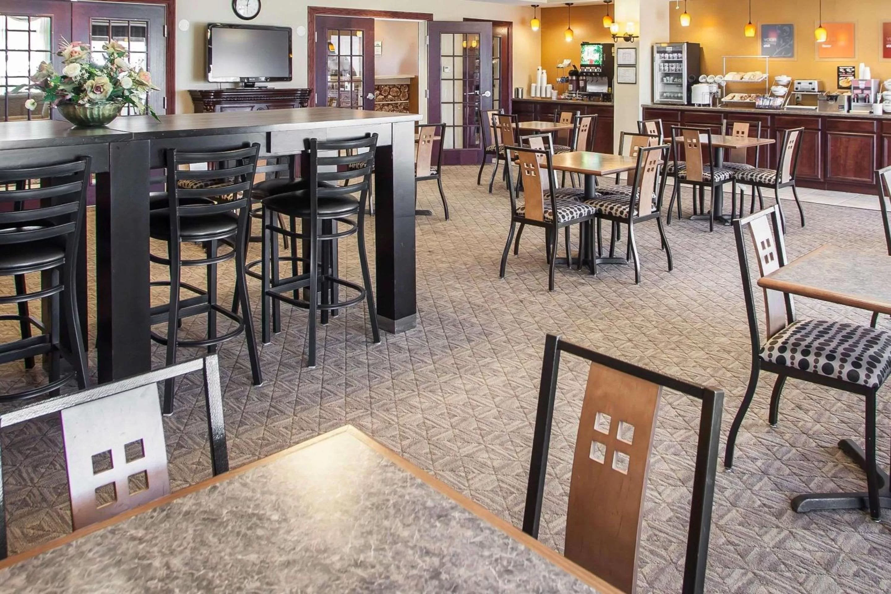 Restaurant/places to eat in Comfort Suites Bloomington I-55 and I-74