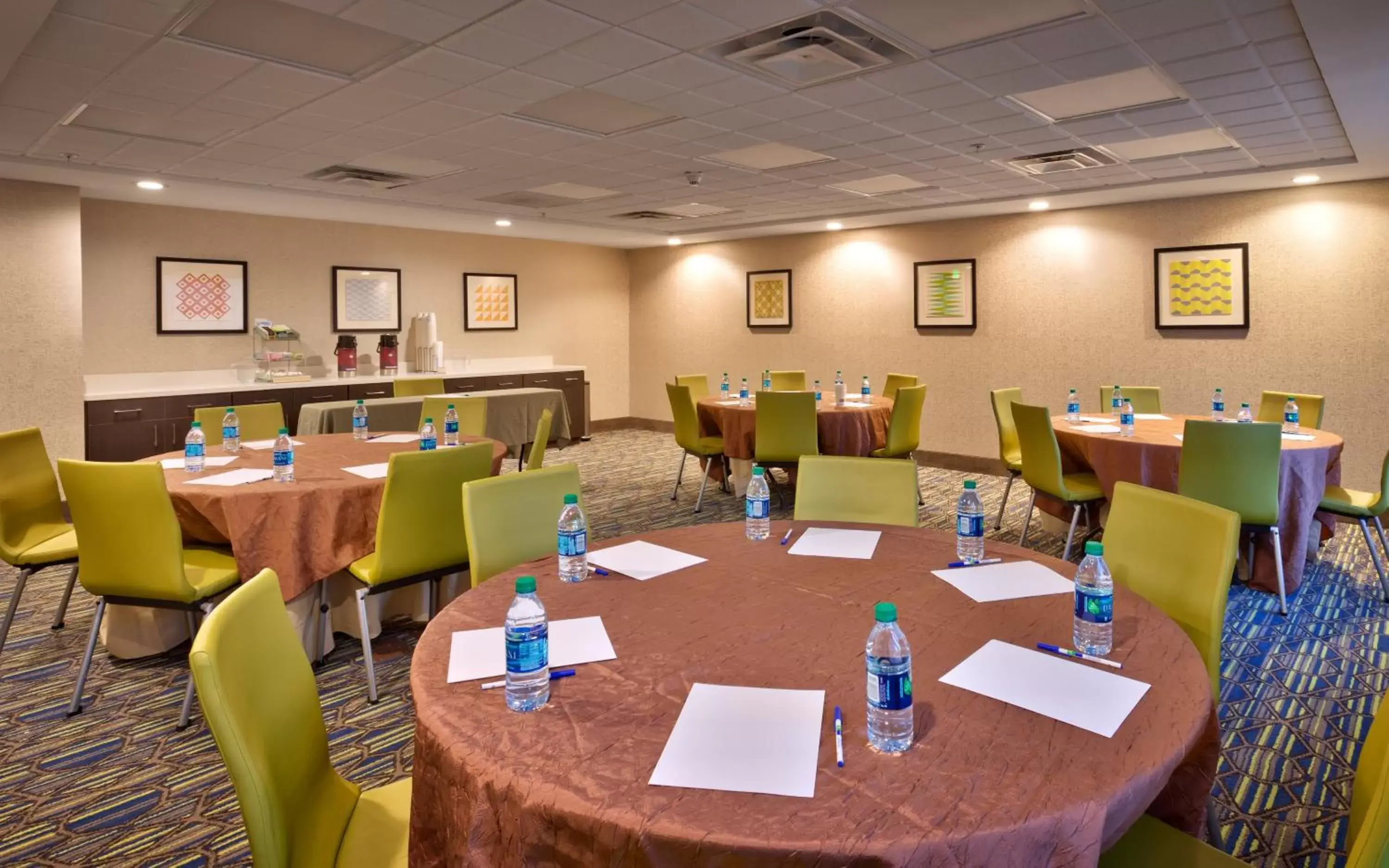 Meeting/conference room, Restaurant/Places to Eat in Holiday Inn Express El Paso I-10 East, an IHG Hotel