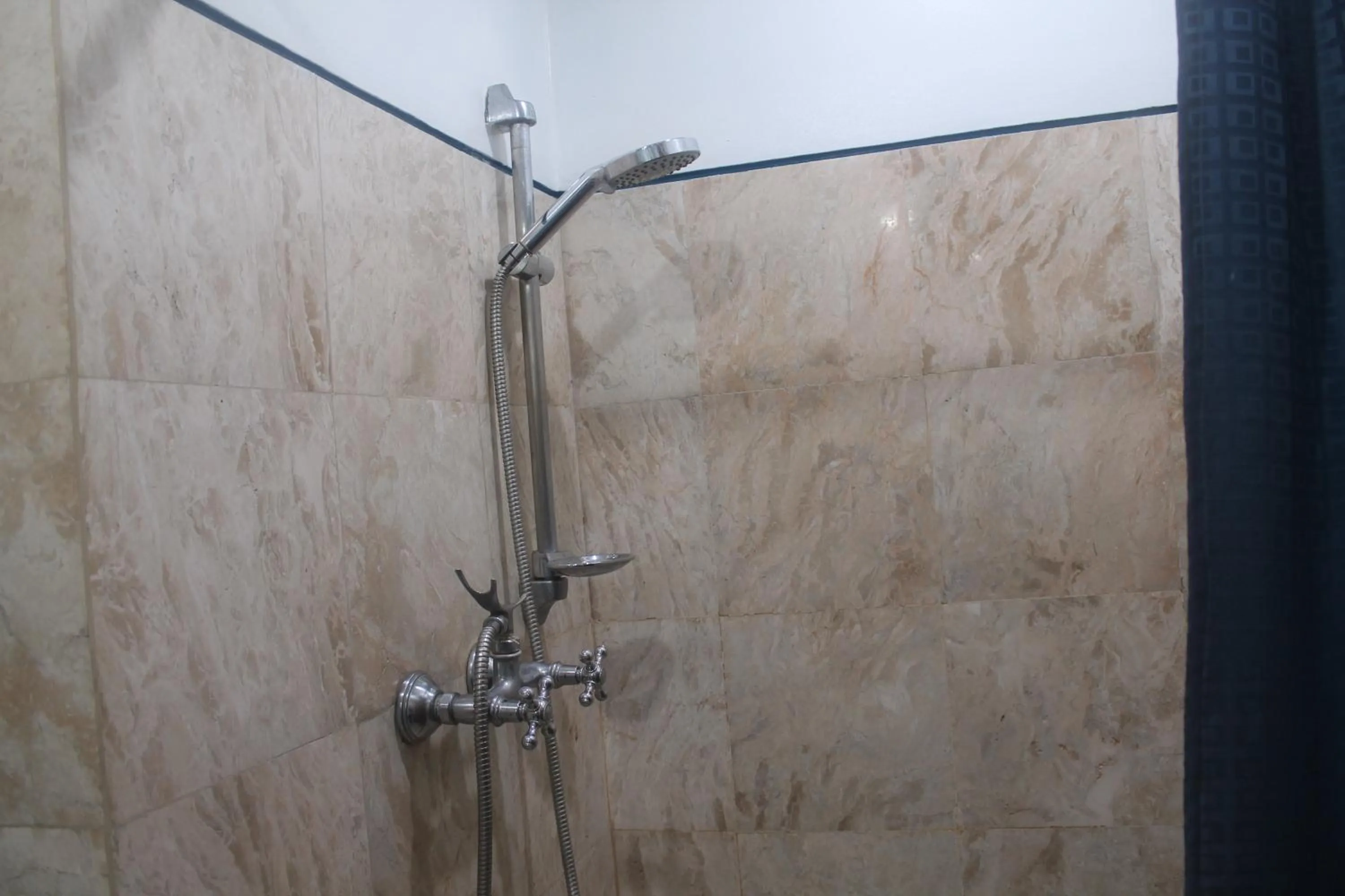 Bathroom in Pearl Manila Hotel