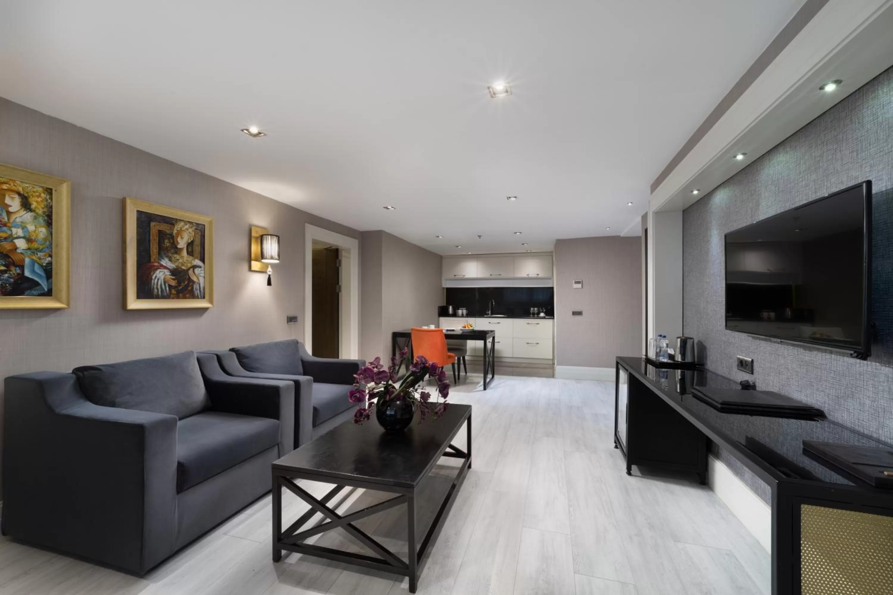 Communal lounge/ TV room in Mercure Istanbul Bomonti