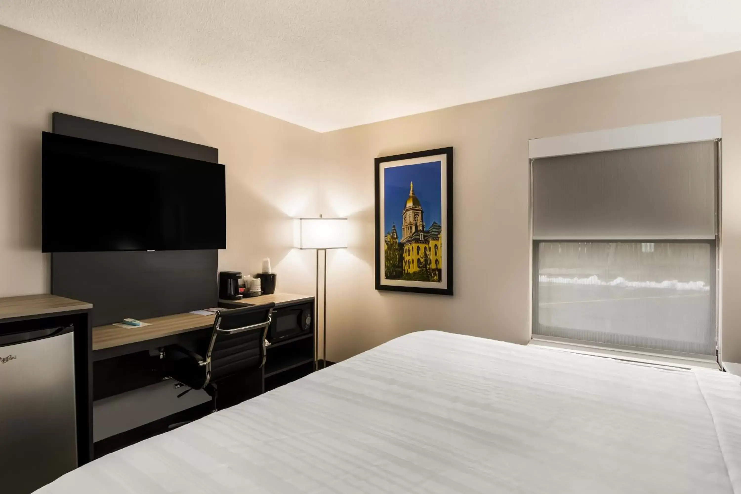 Bedroom, TV/Entertainment Center in Quality Inn South Bend near Notre Dame