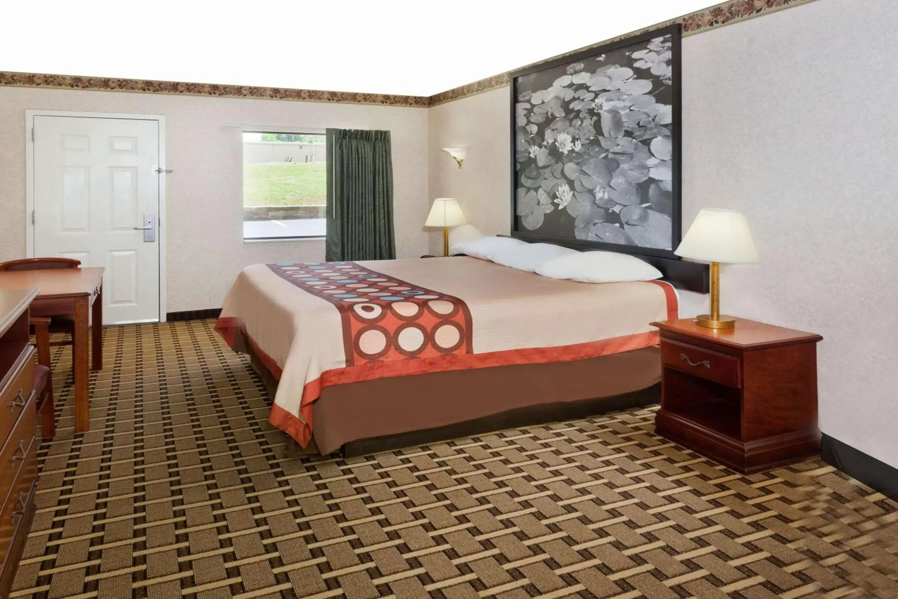 Photo of the whole room, Bed in Super 8 by Wyndham Ft. Oglethorpe GA/Chatt TN Area