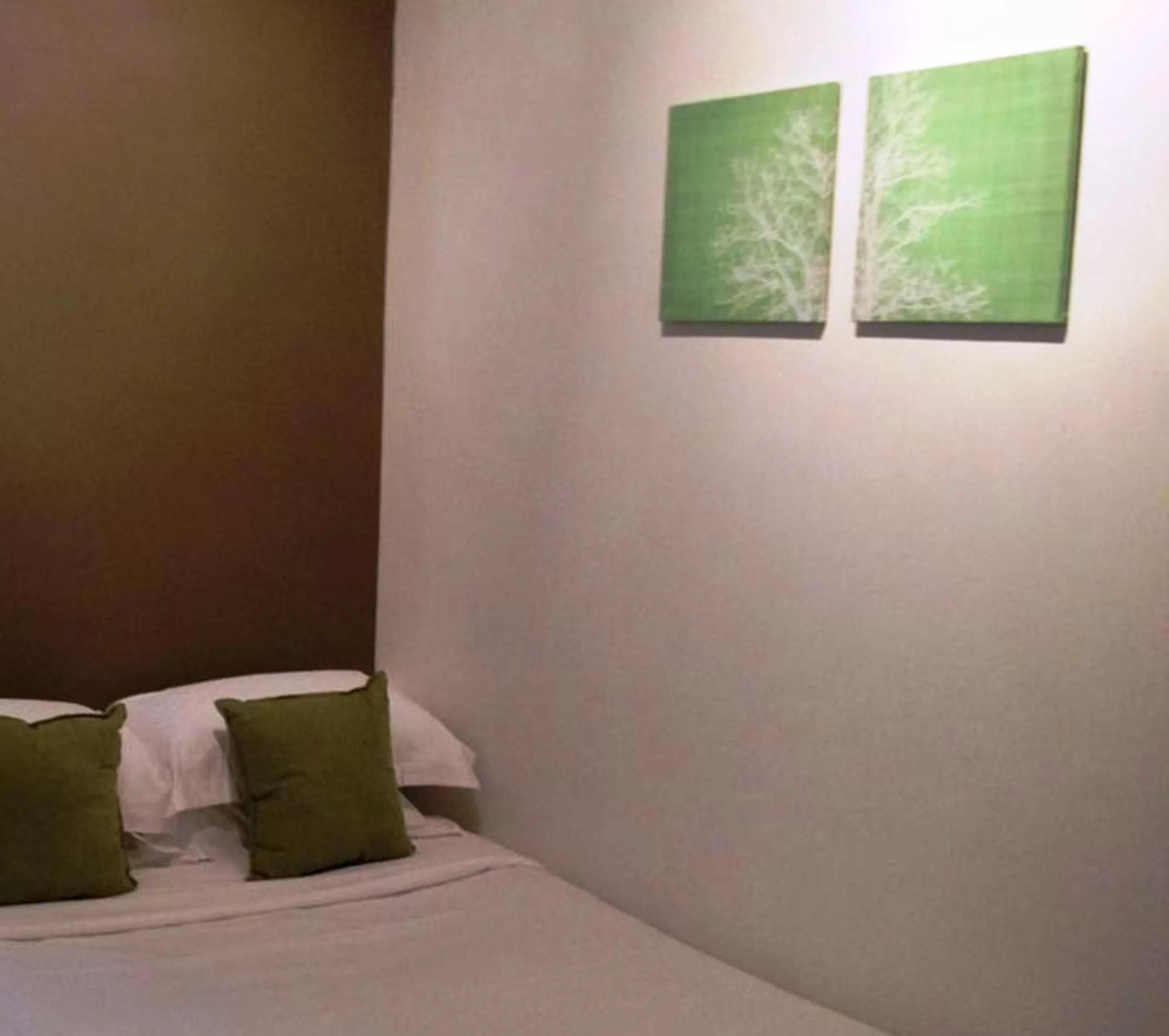 Bedroom, Bed in Centennial Inn on Bathurst