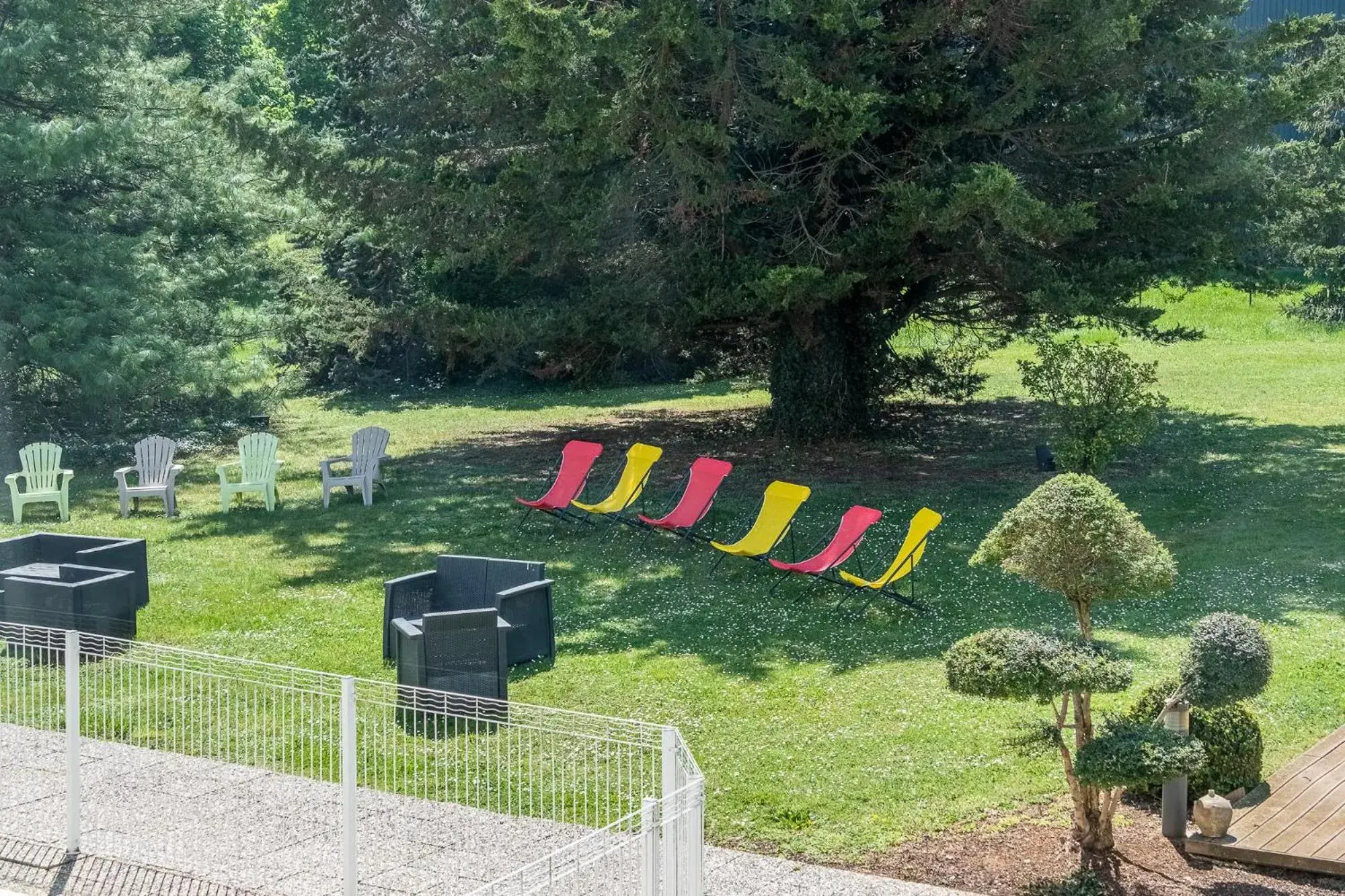 Patio, Garden in The Originals Boutique, Hotel Beauséjour - Poitiers Nord Futuroscope