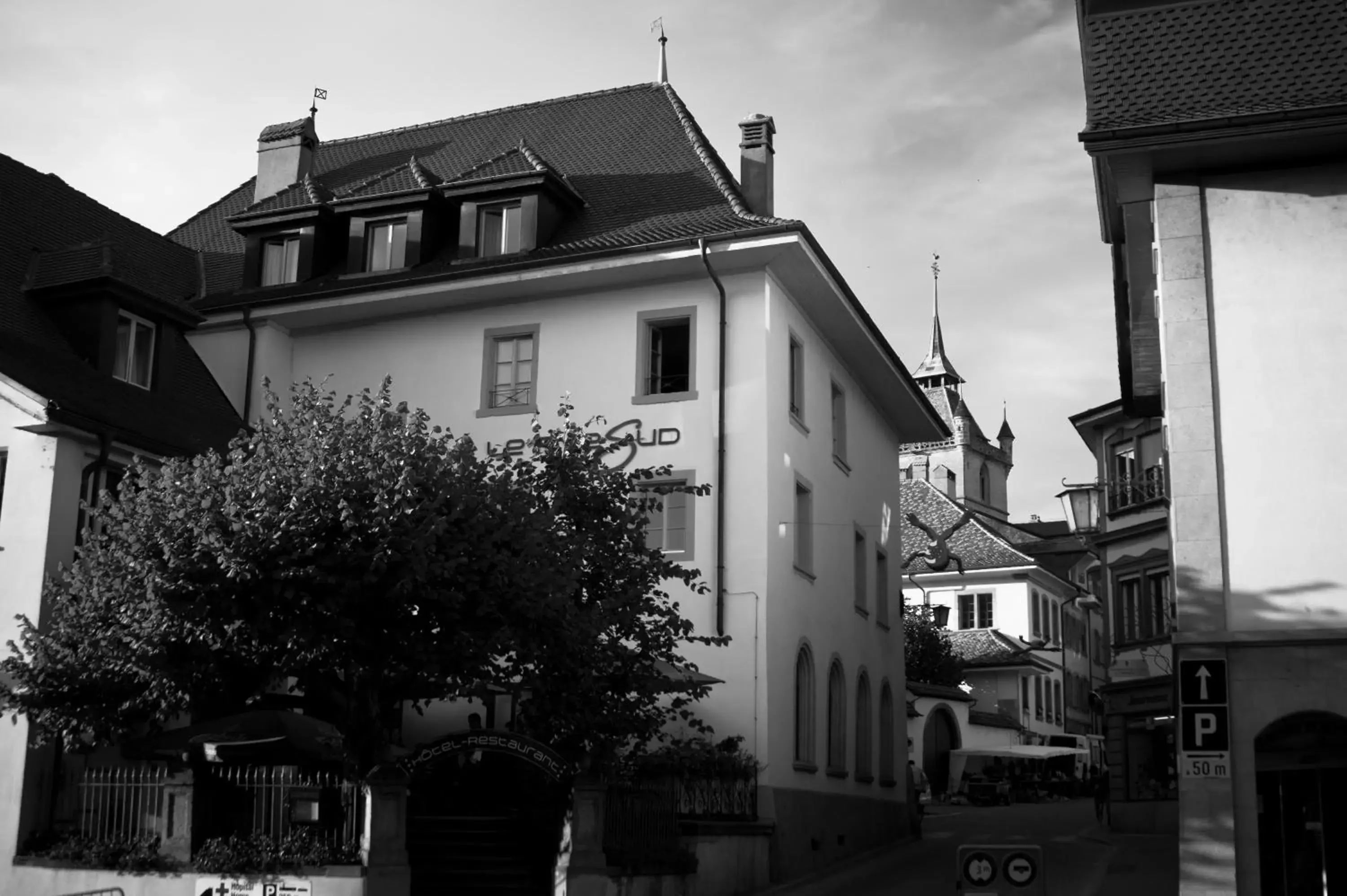 Facade/entrance, Property Building in Le Rive Sud