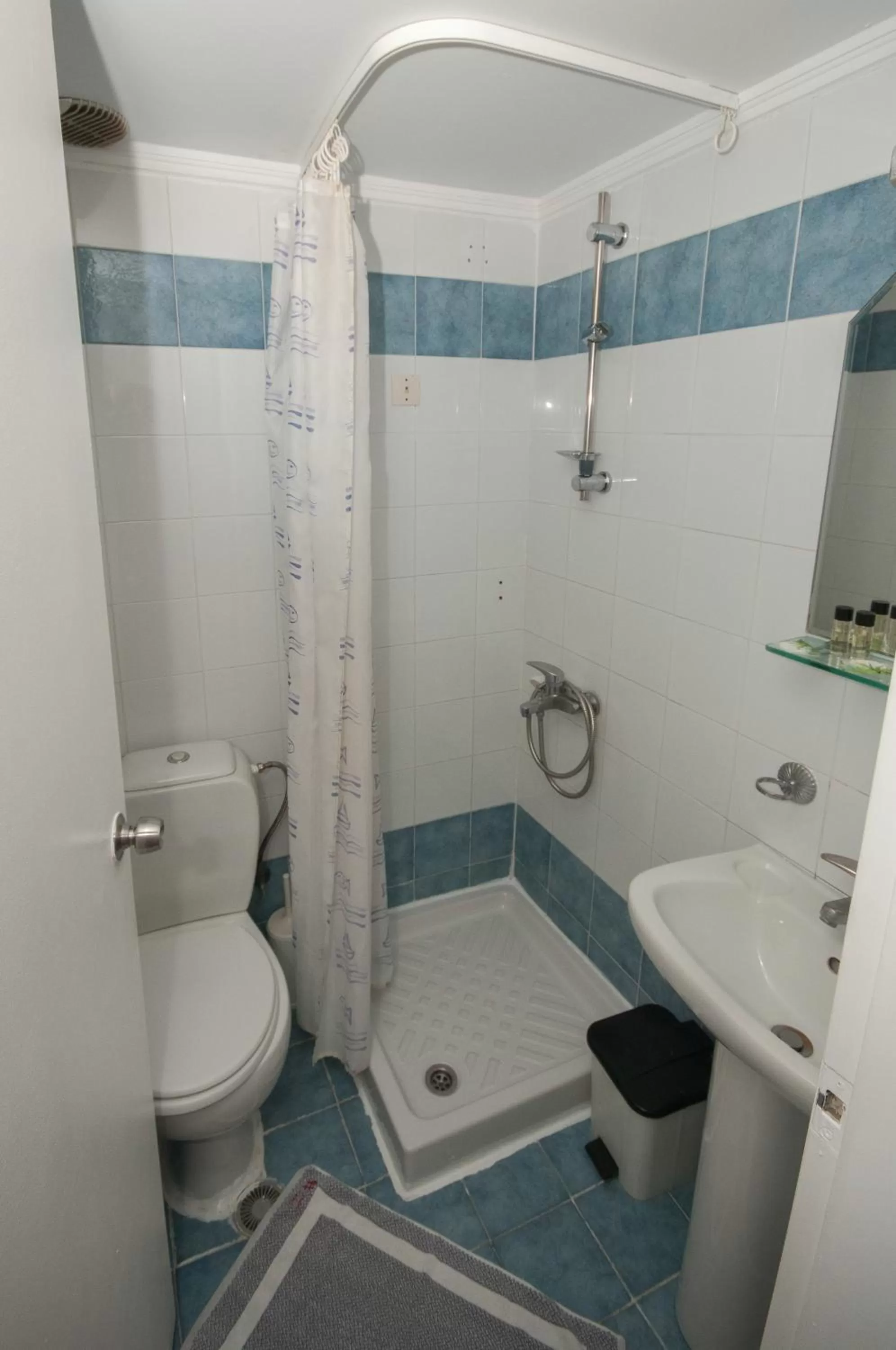 Bathroom in Cecil Hotel