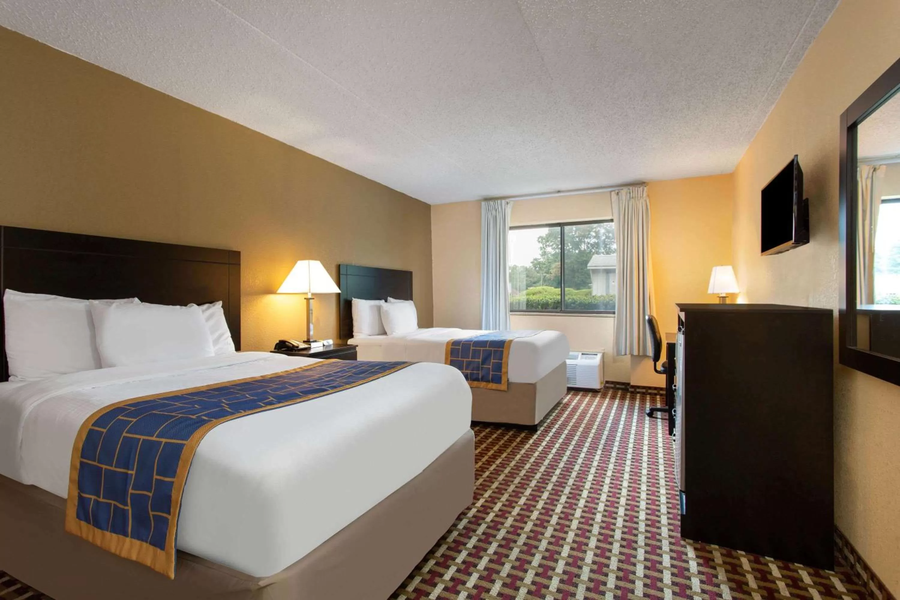 Photo of the whole room, Bed in Days Inn by Wyndham Hillsborough