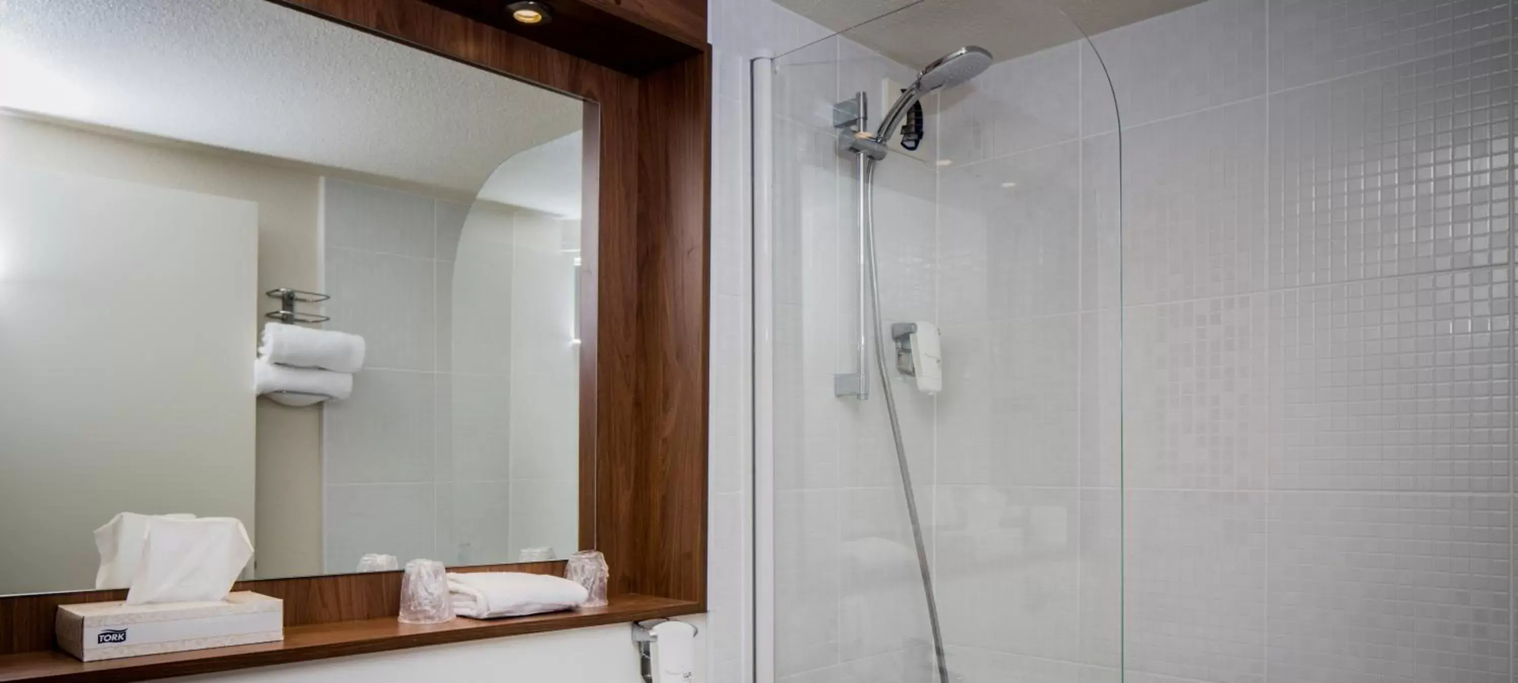 Shower, Bathroom in Kyriad Montargis Amilly