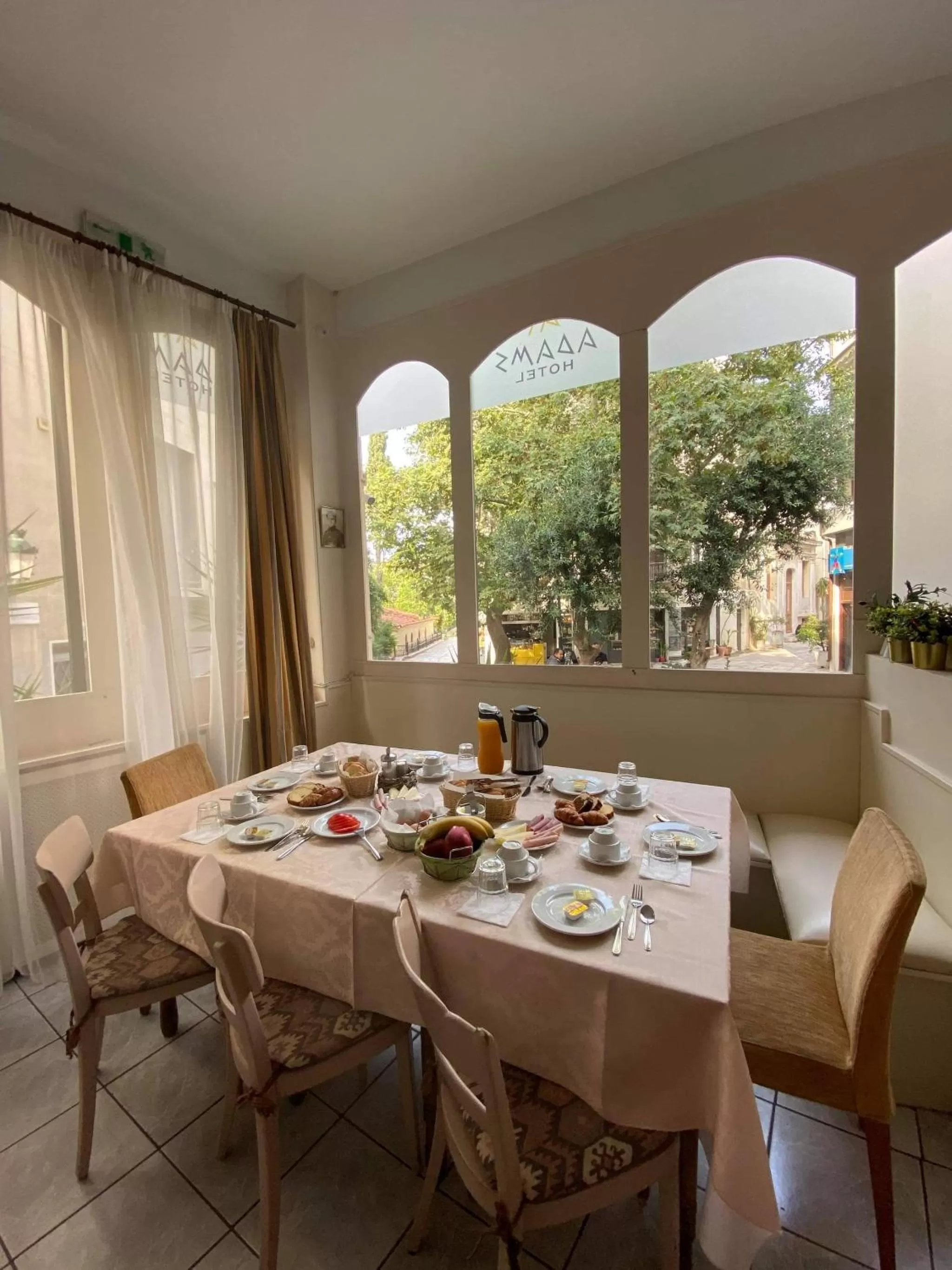 Restaurant/places to eat in Adams Hotel