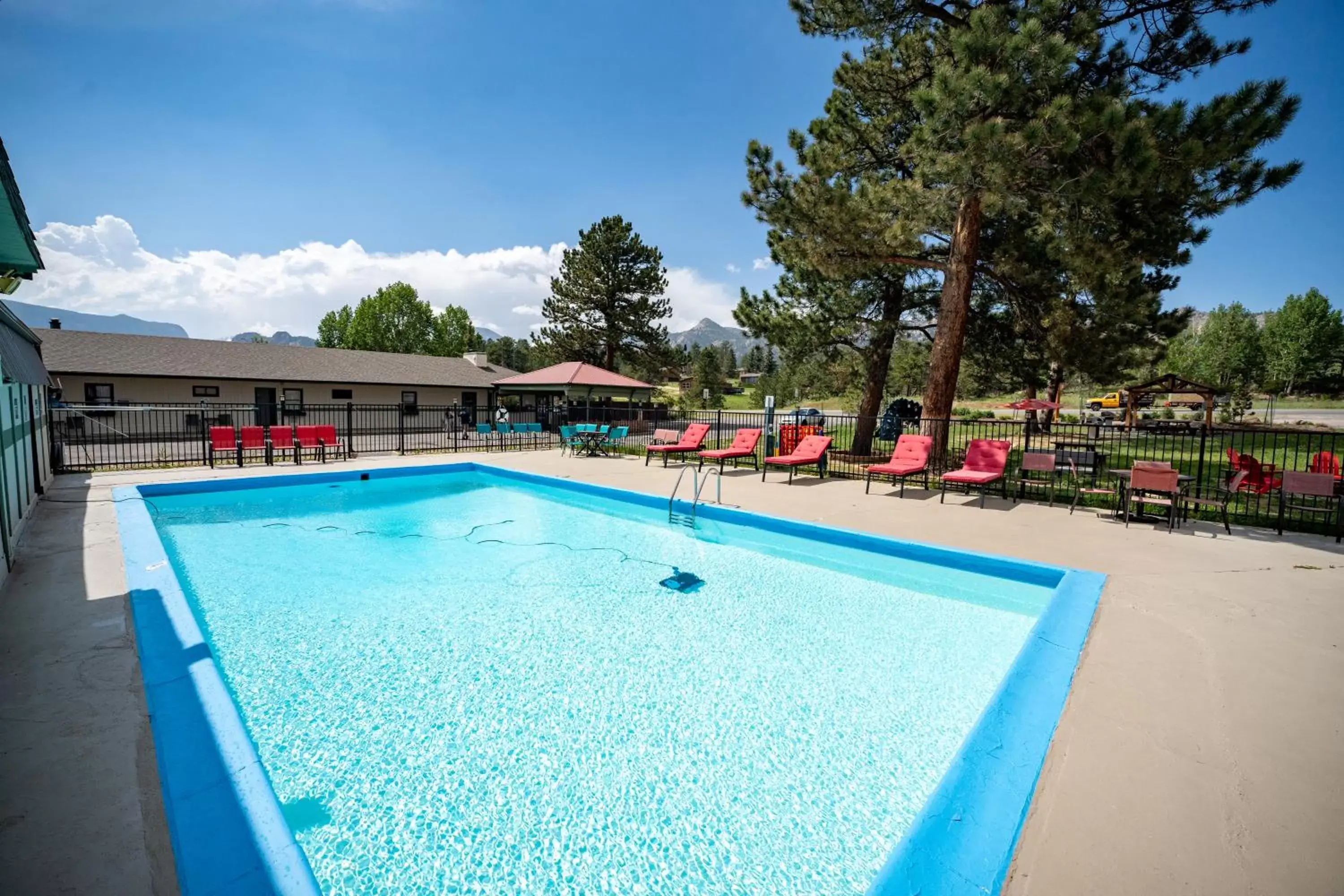 Swimming Pool in Estes Mountain Inn