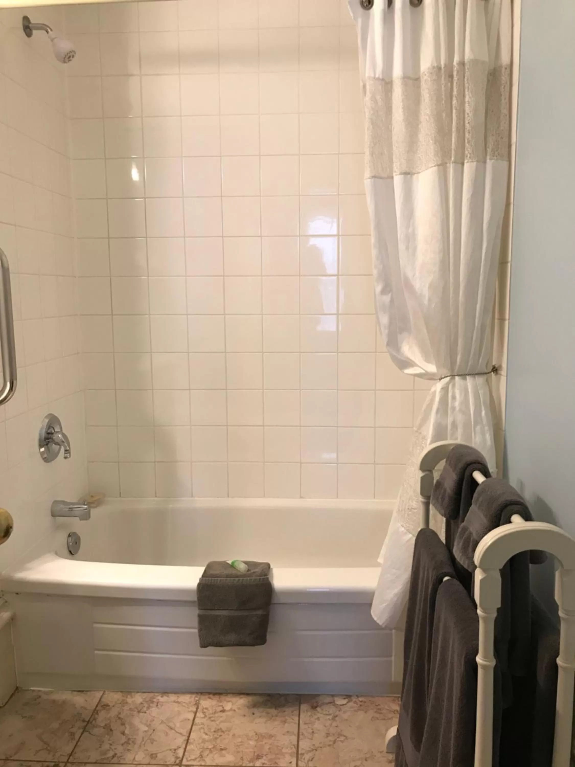 Shower in Tattingstone Inn