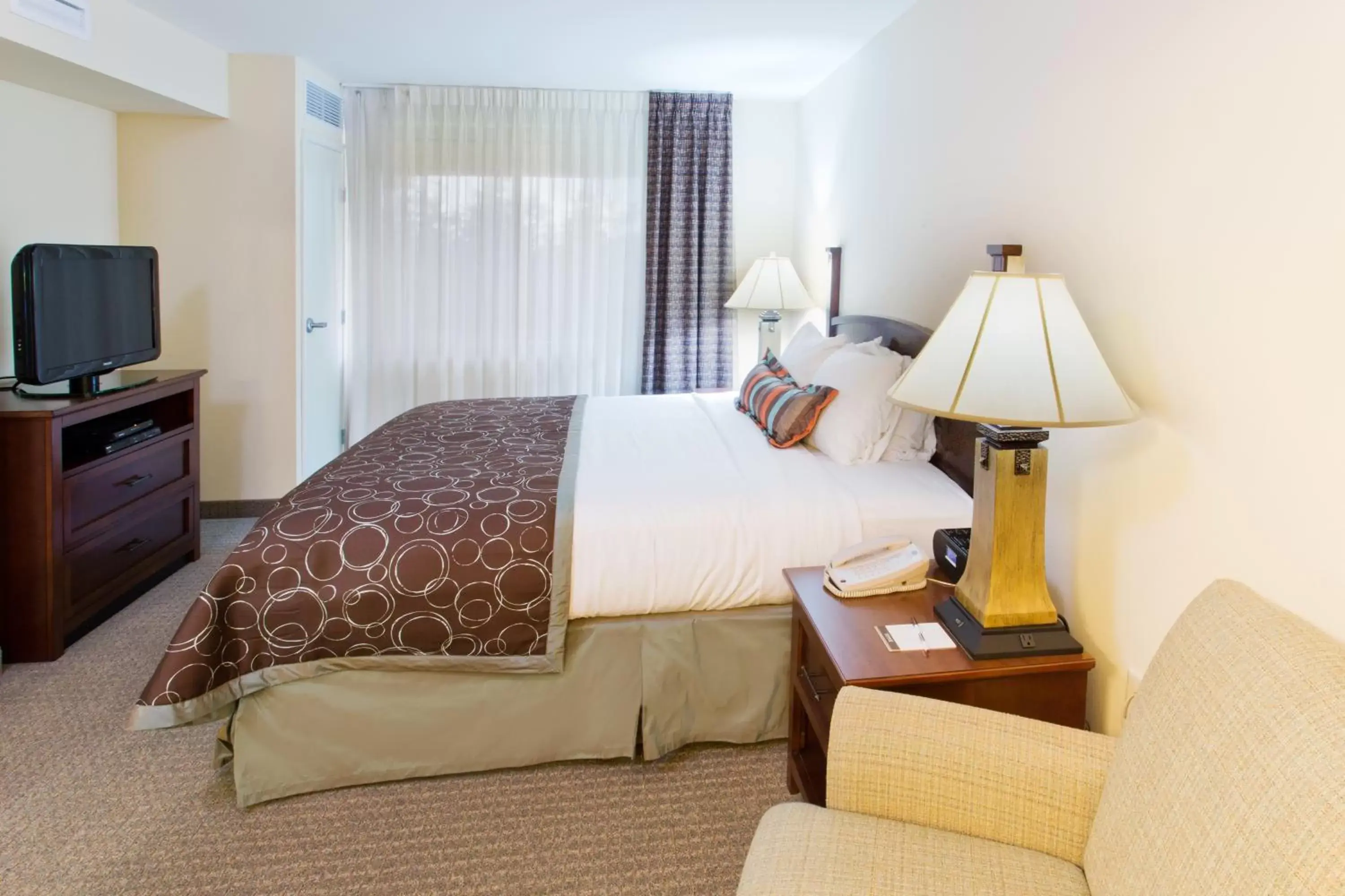Bed in Staybridge Suites Everett - Paine Field, an IHG Hotel