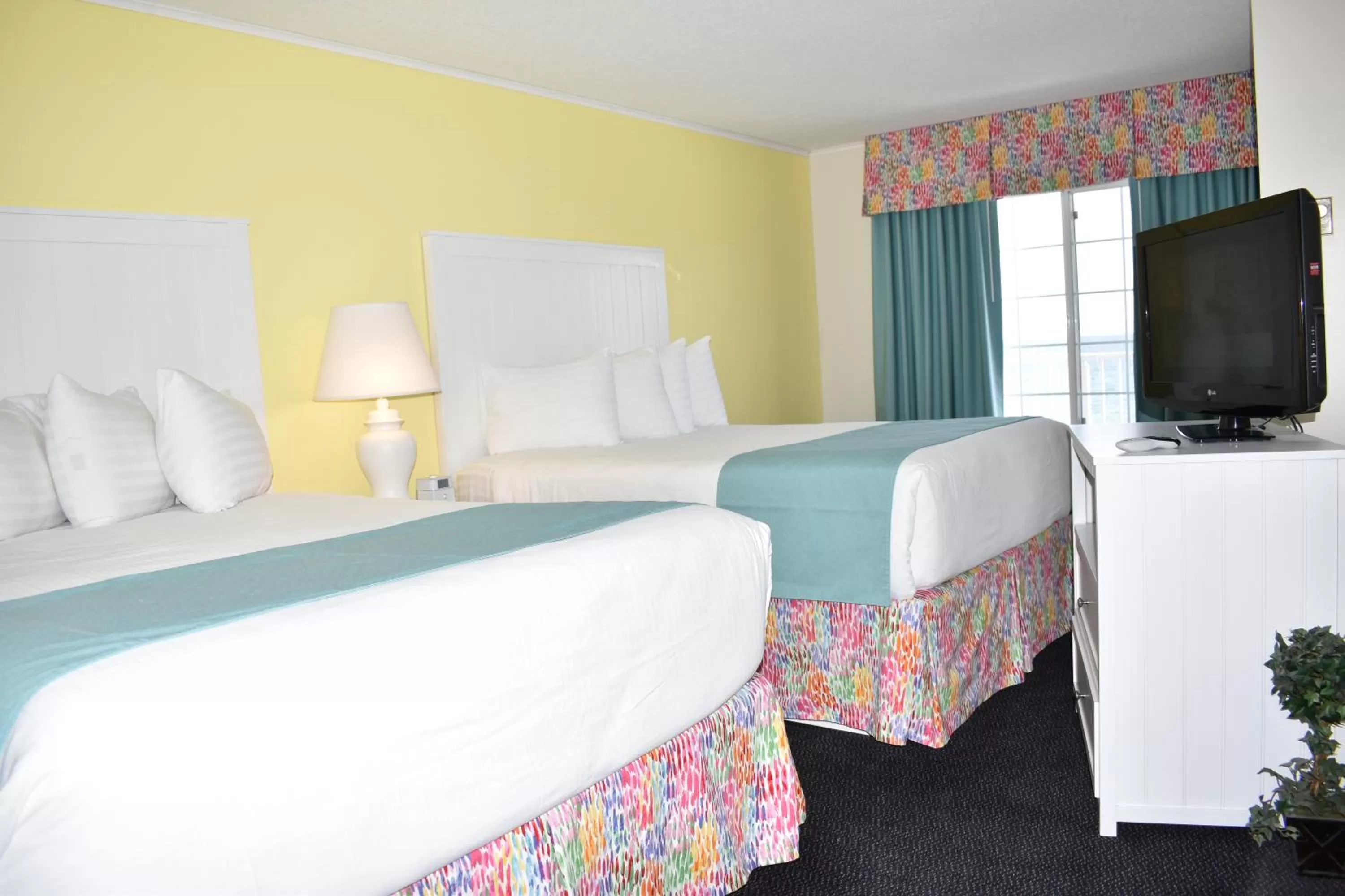 Bed in Breakers Resort - Lakeside